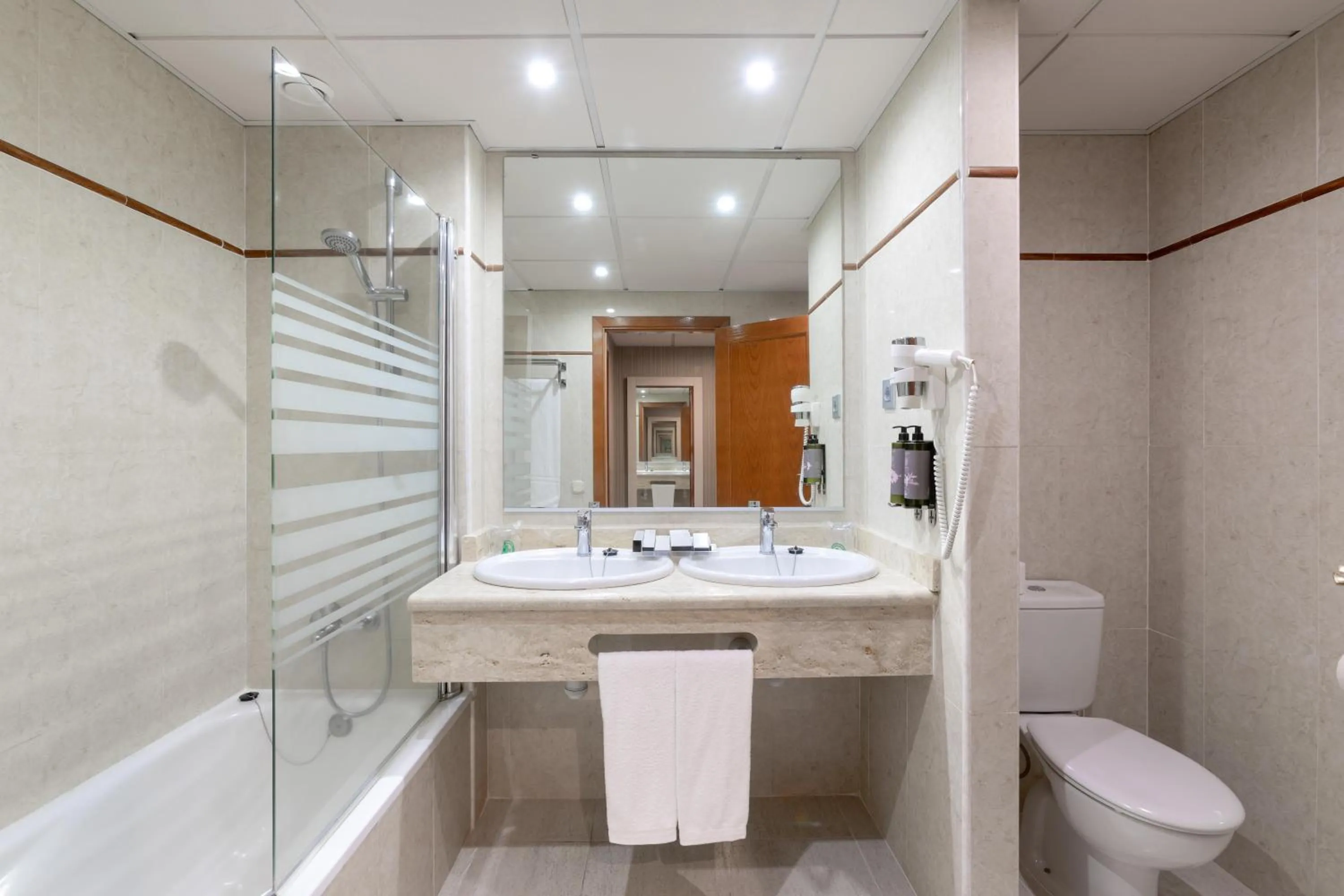 Shower in Hotel Best Semiramis