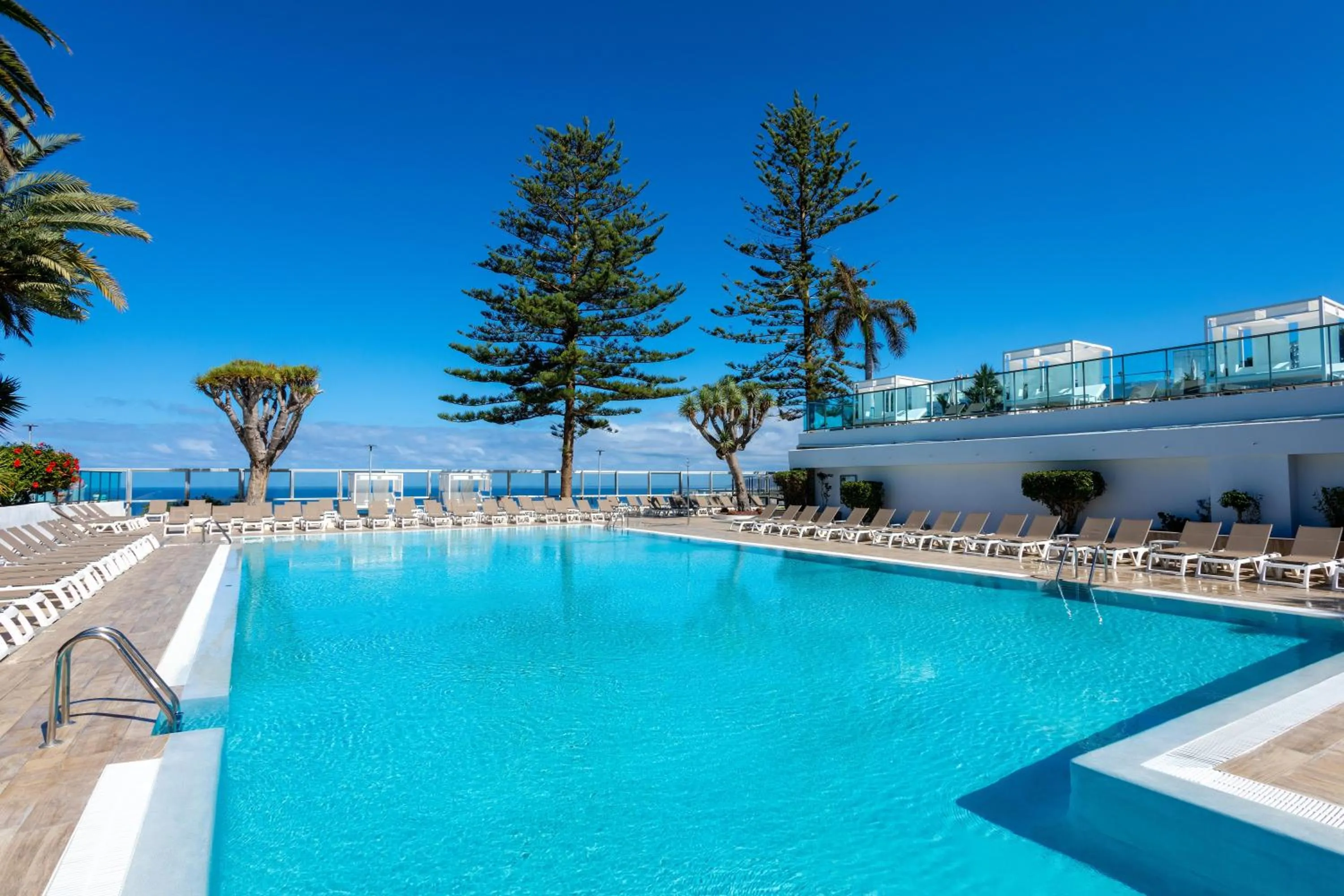 Swimming pool in Hotel Best Semiramis
