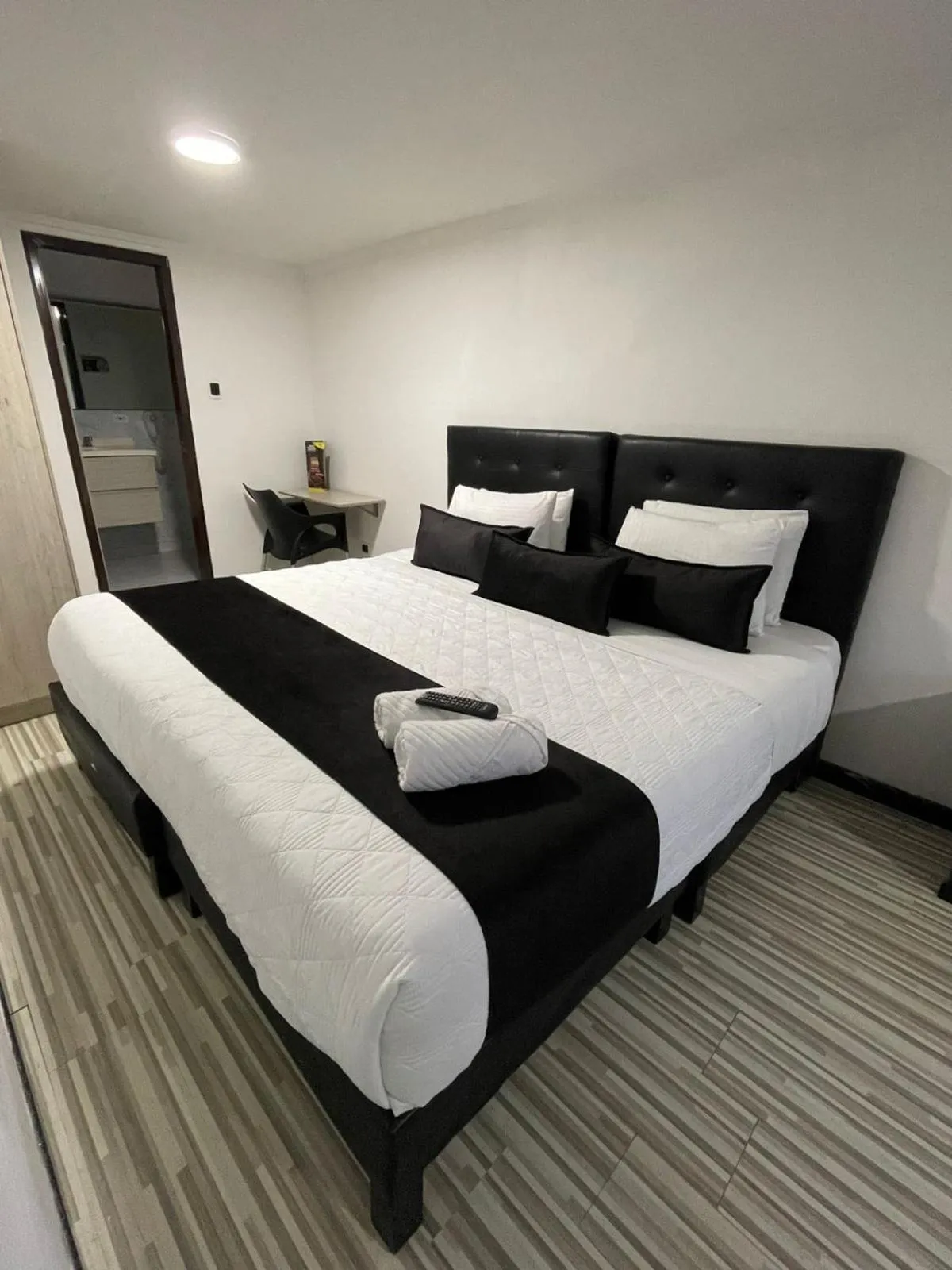 Deluxe Room in Hotel AMBAR KING