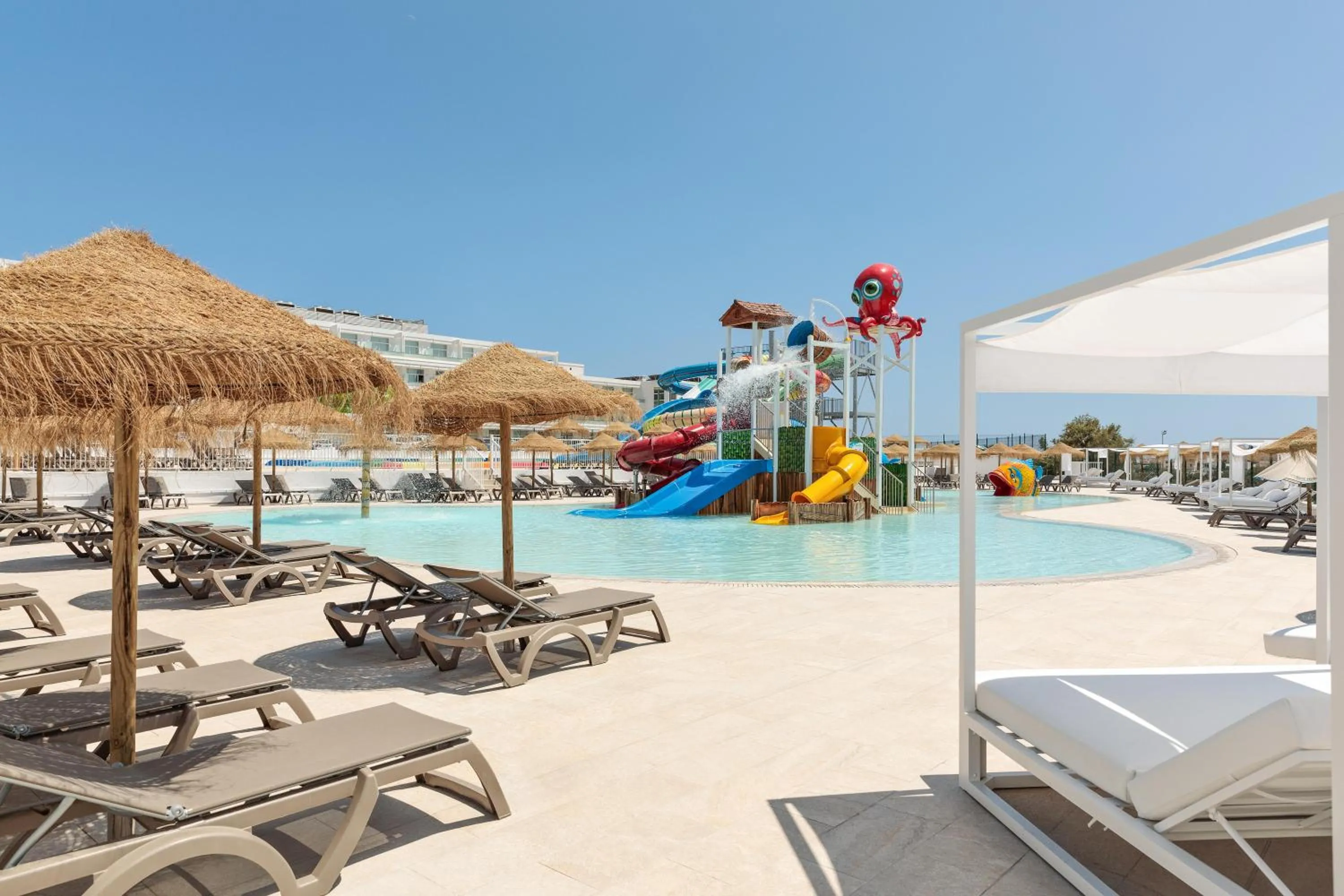 Swimming pool in Hotel Best Mojácar