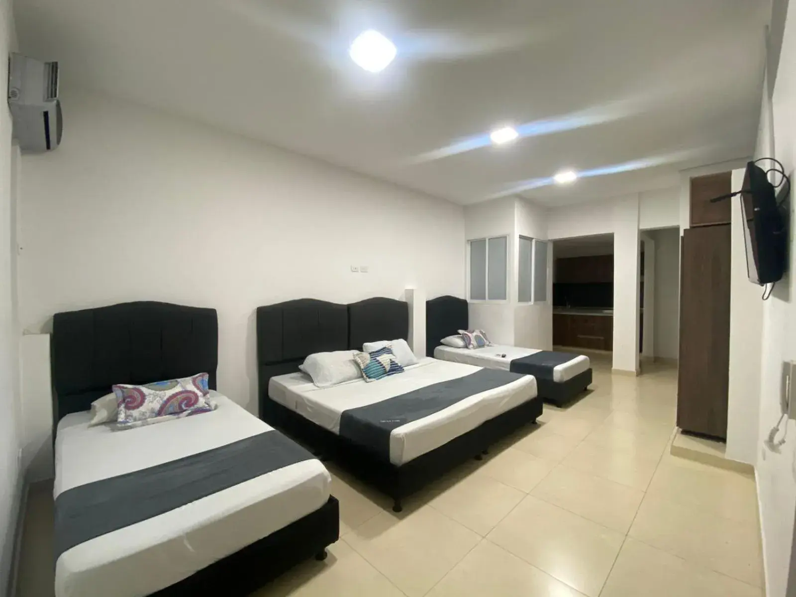 Basic Triple Room - single occupancy in Hotel JARDIN PLAZA BY SGH Basic Triple Room - single occupancy in Hotel JARDIN PLAZA BY SGH