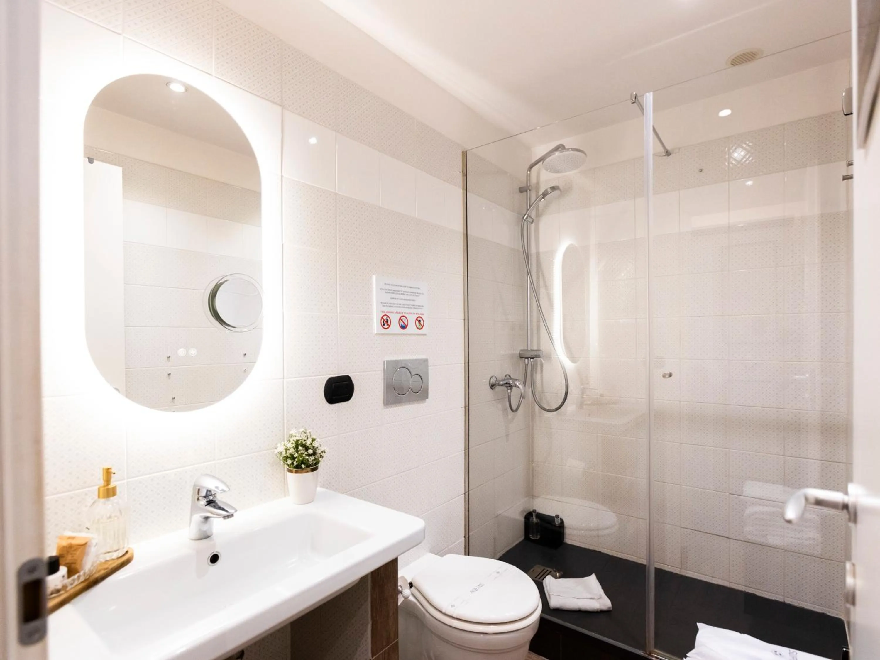 Shower in JB Relais- Campo de' Fiori