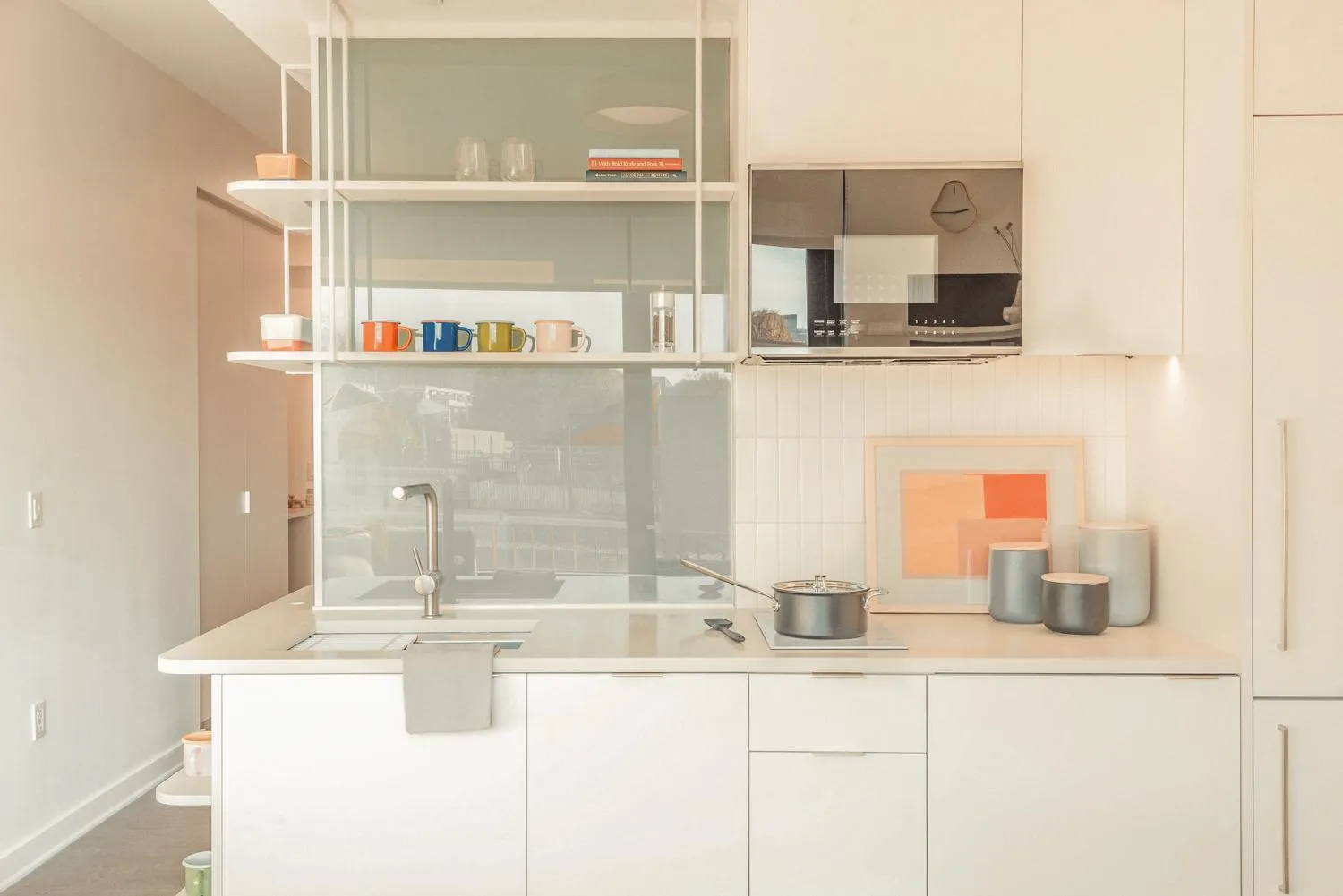 Kitchen or kitchenette in Scout Living, powered by Placemakr - Midtown