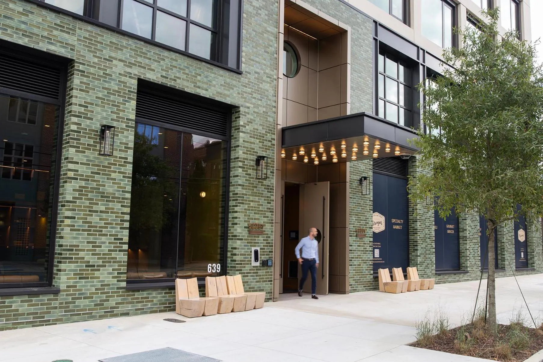 Facade/entrance in Scout Living, powered by Placemakr - Midtown