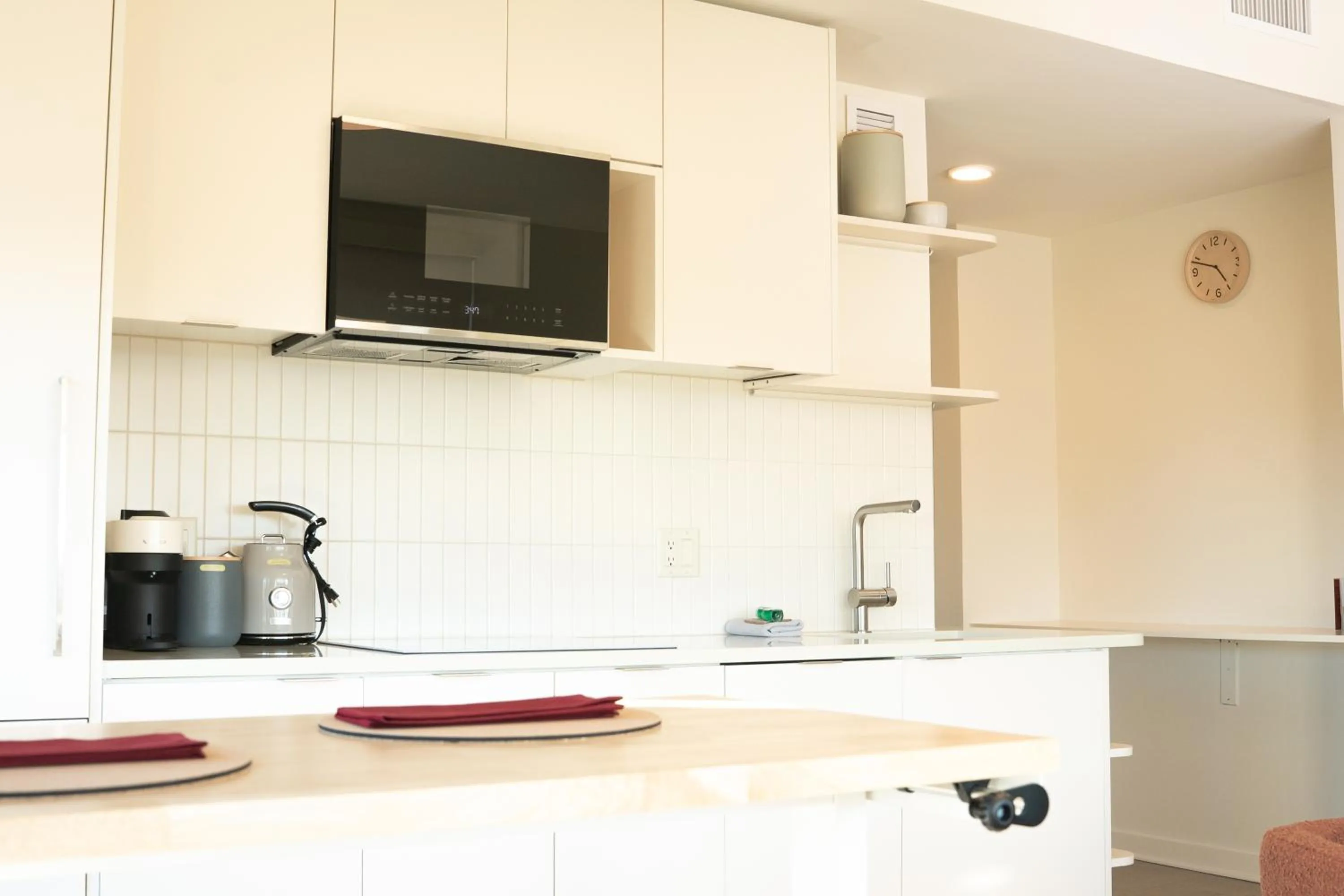 Kitchen or kitchenette in Scout Living, powered by Placemakr - Midtown