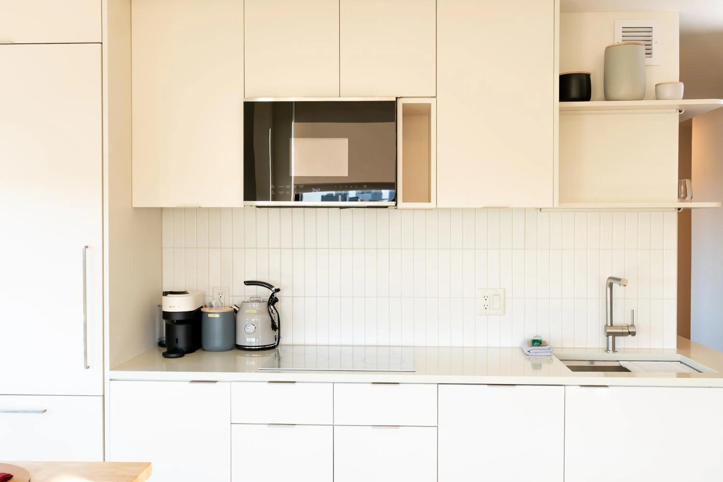 Kitchen or kitchenette in Scout Living, powered by Placemakr - Midtown