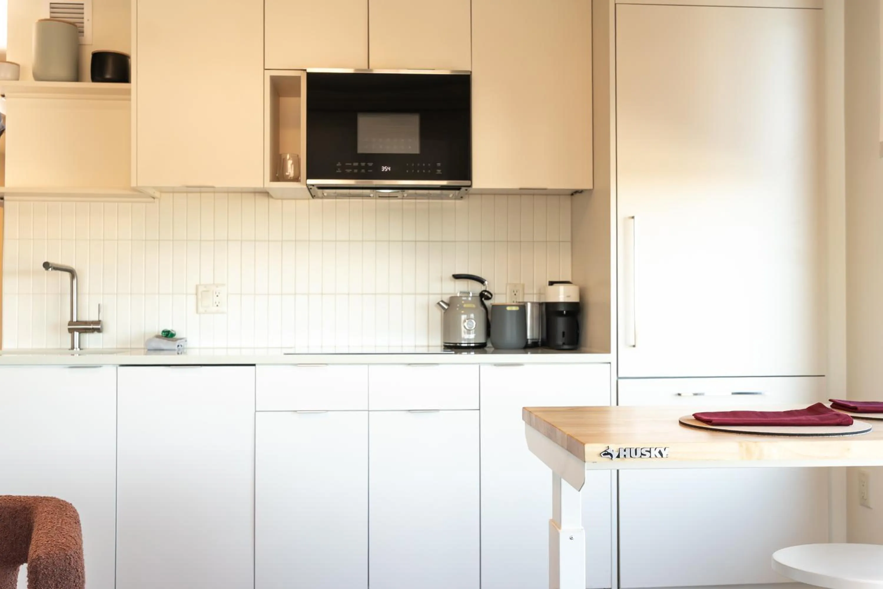 Kitchen or kitchenette in Scout Living, powered by Placemakr - Midtown