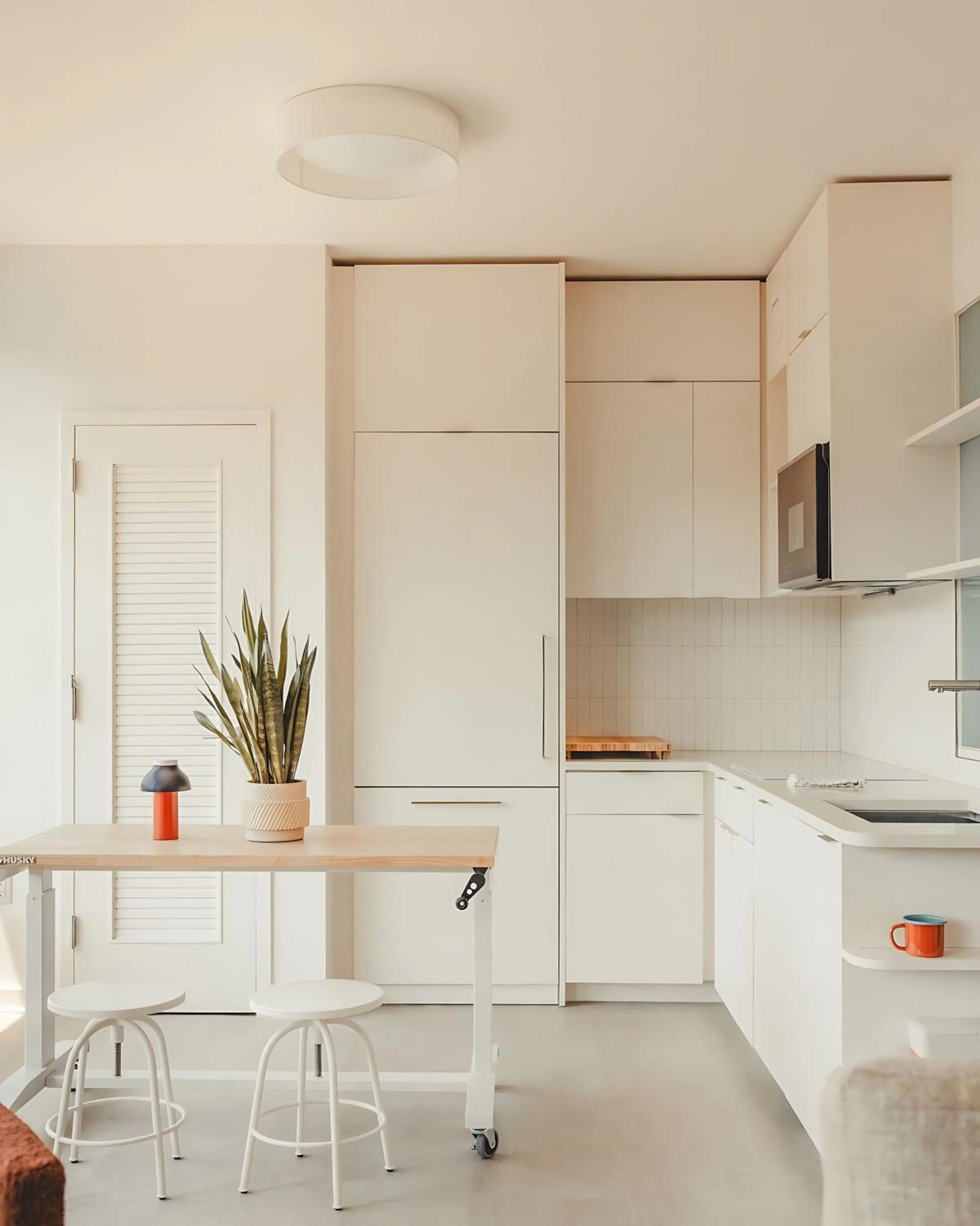 Kitchen or kitchenette in Scout Living, powered by Placemakr - Midtown
