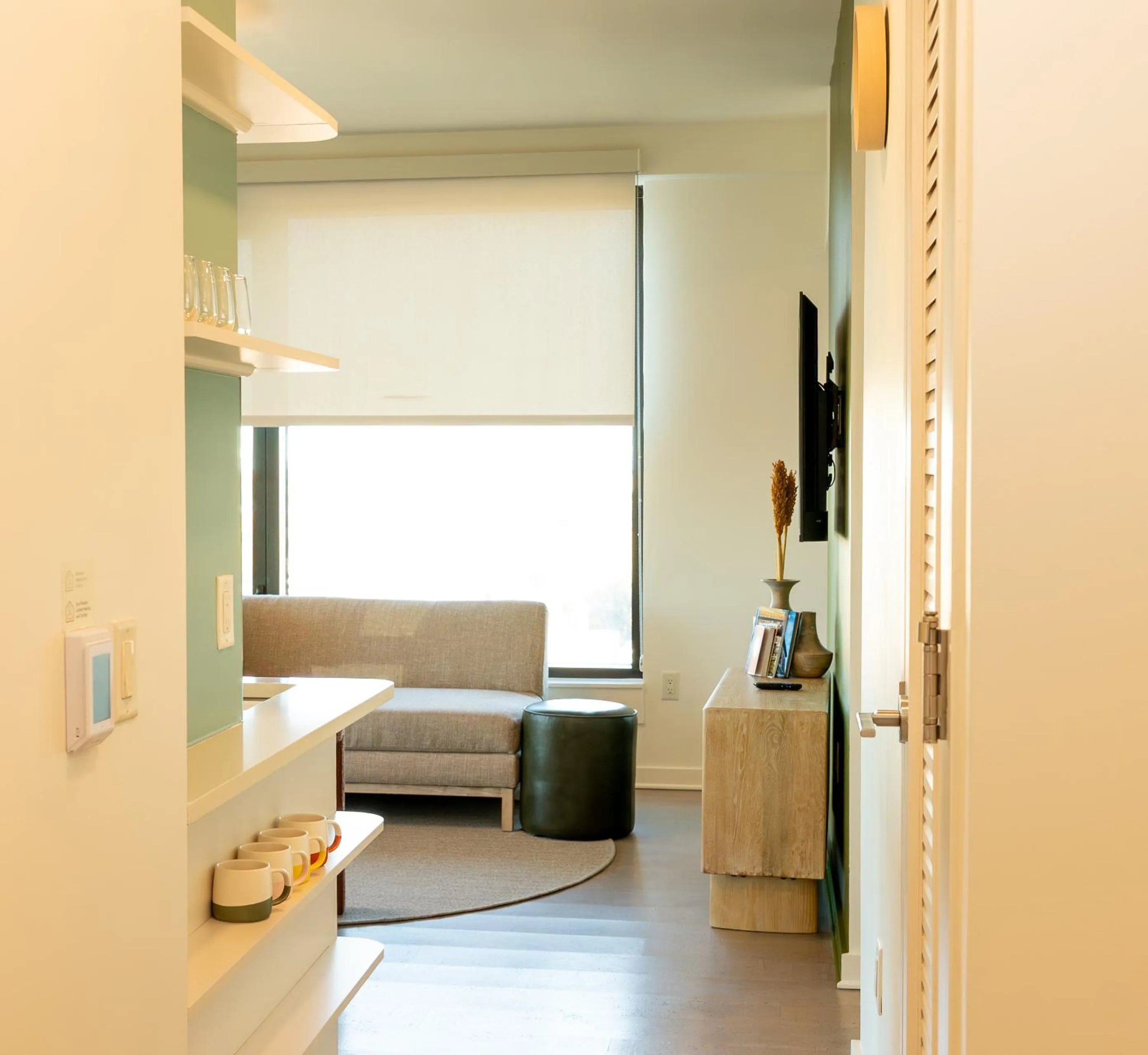 Living room, Bed in Scout Living, powered by Placemakr - Midtown