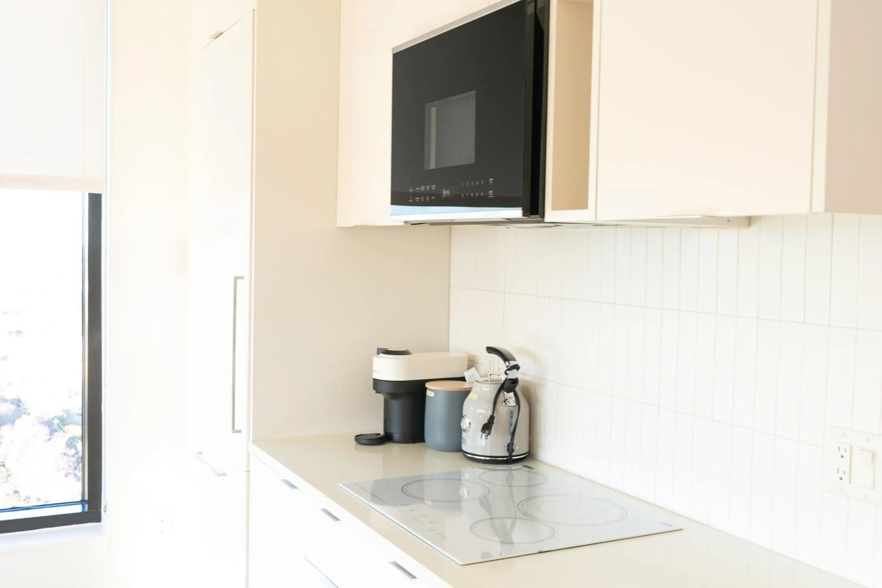 Kitchen or kitchenette in Scout Living, powered by Placemakr - Midtown