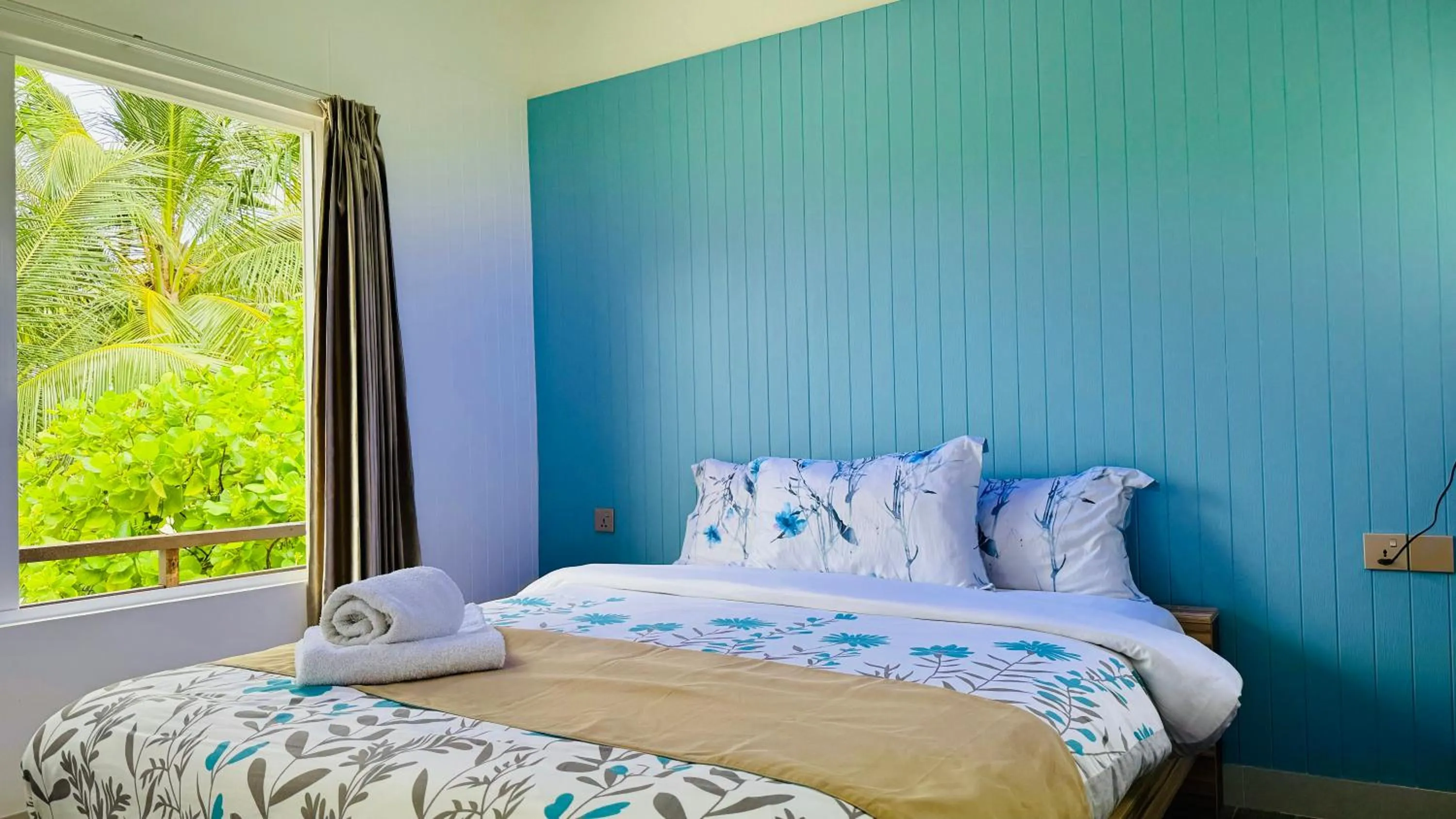 Bed in Wave Crest Retreat