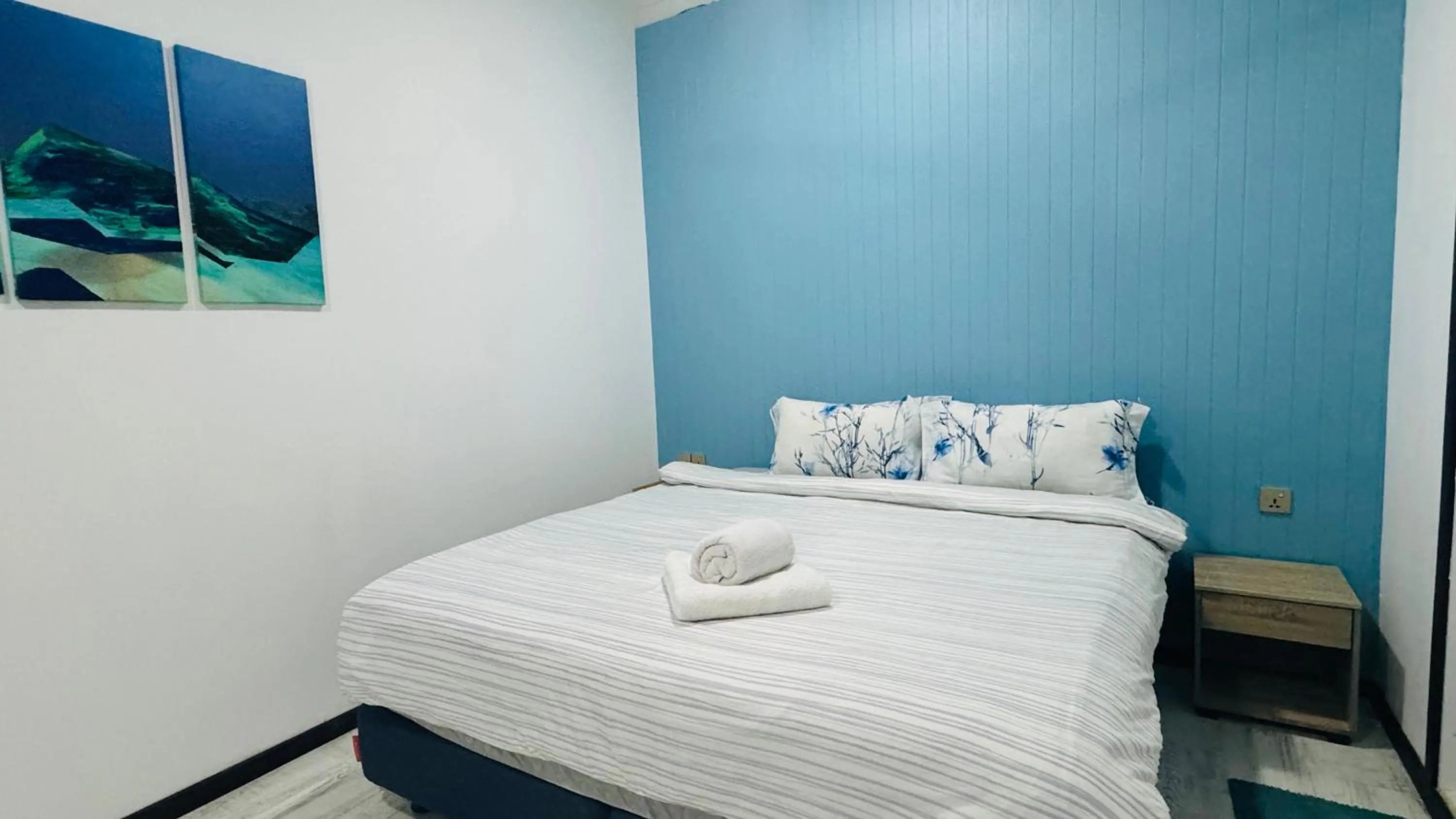 Bed in Wave Crest Retreat