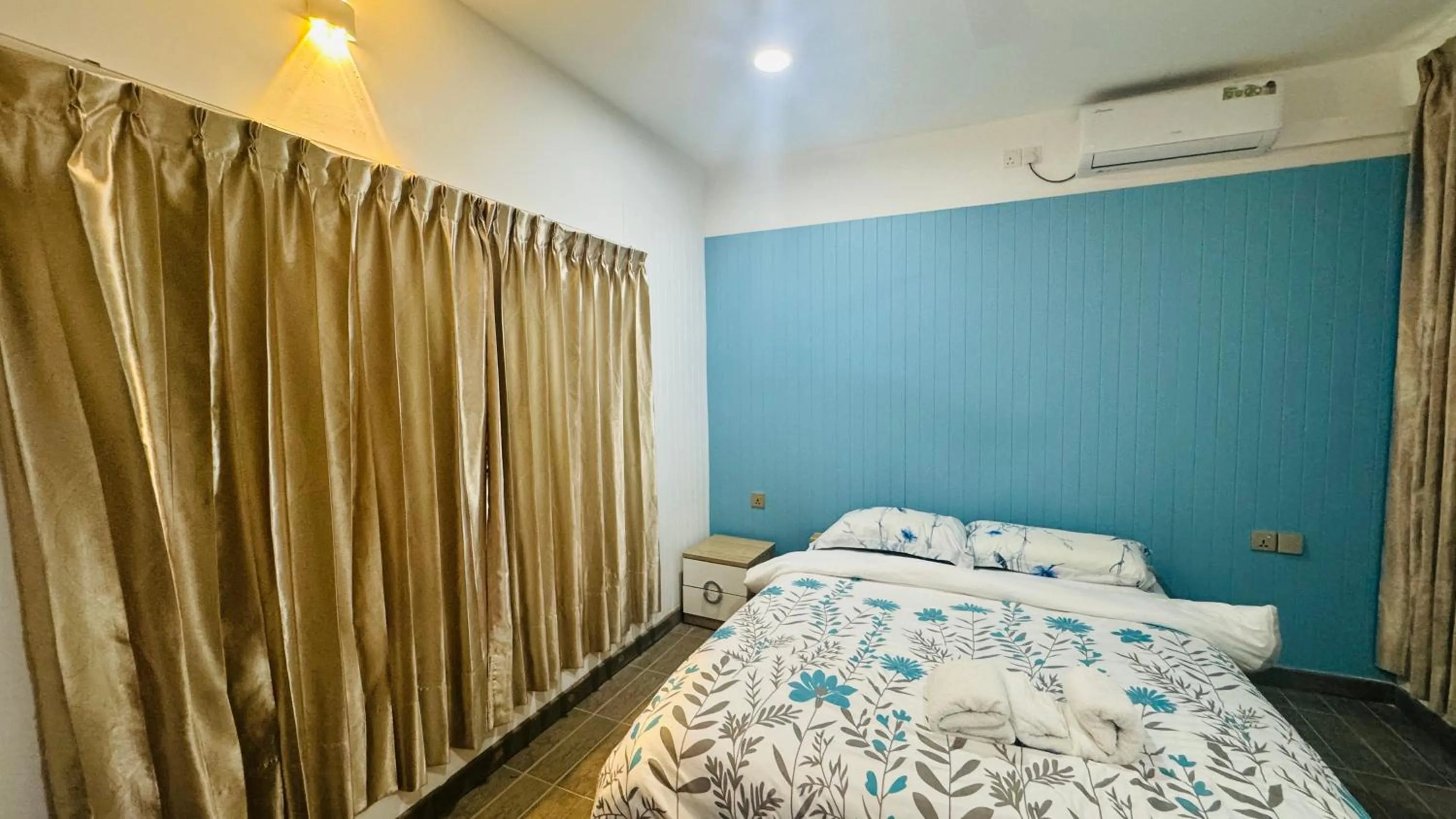 Bed in Wave Crest Retreat