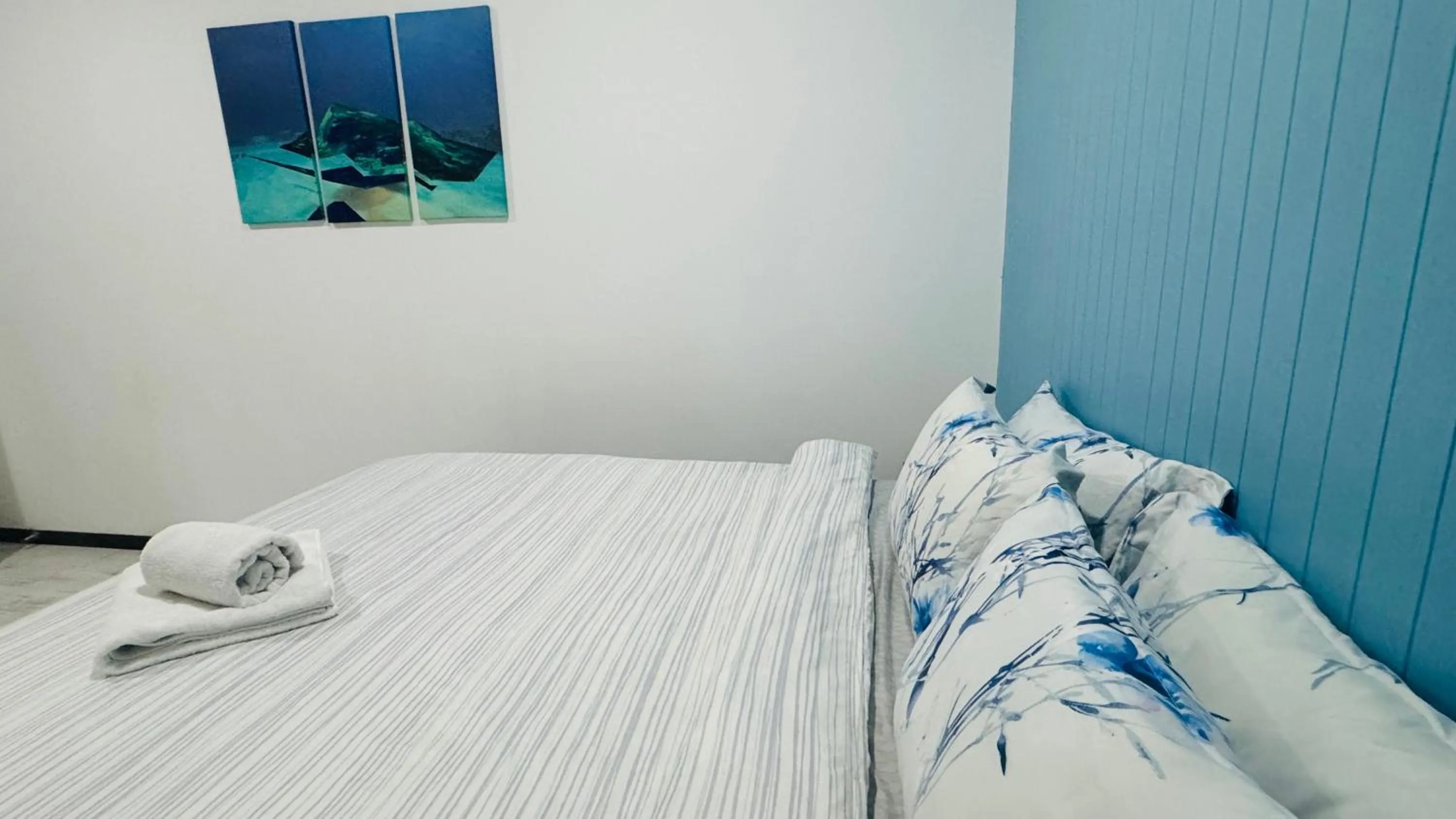 Bed in Wave Crest Retreat