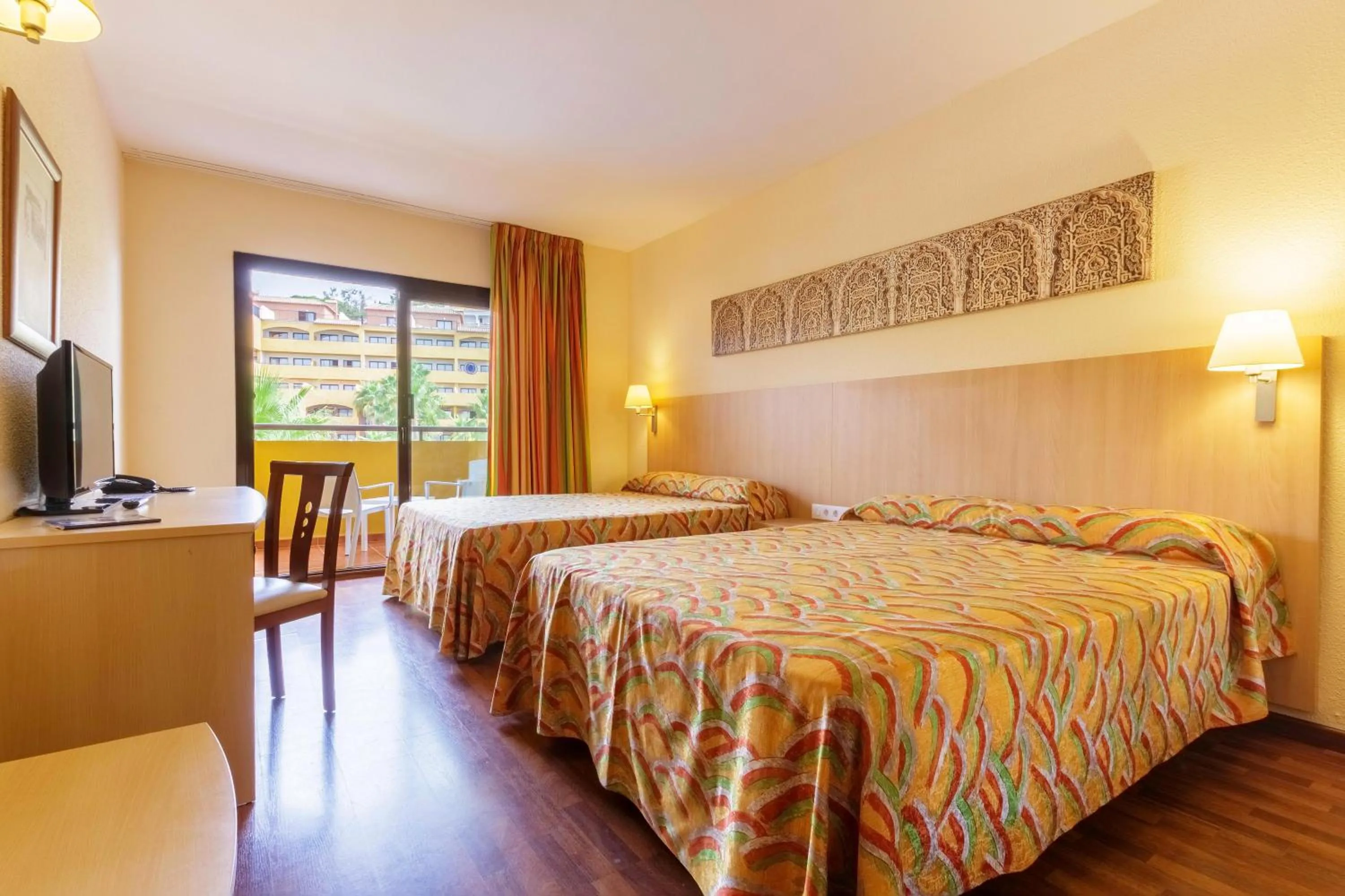 Photo of the whole room, Bed in Hotel Best Alcázar