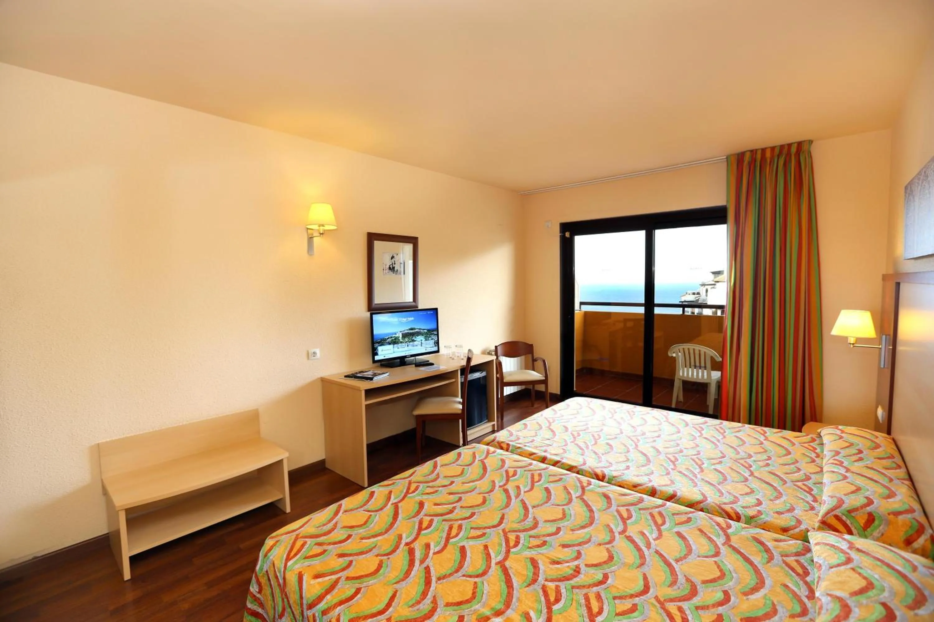 Photo of the whole room, Bed in Hotel Best Alcázar