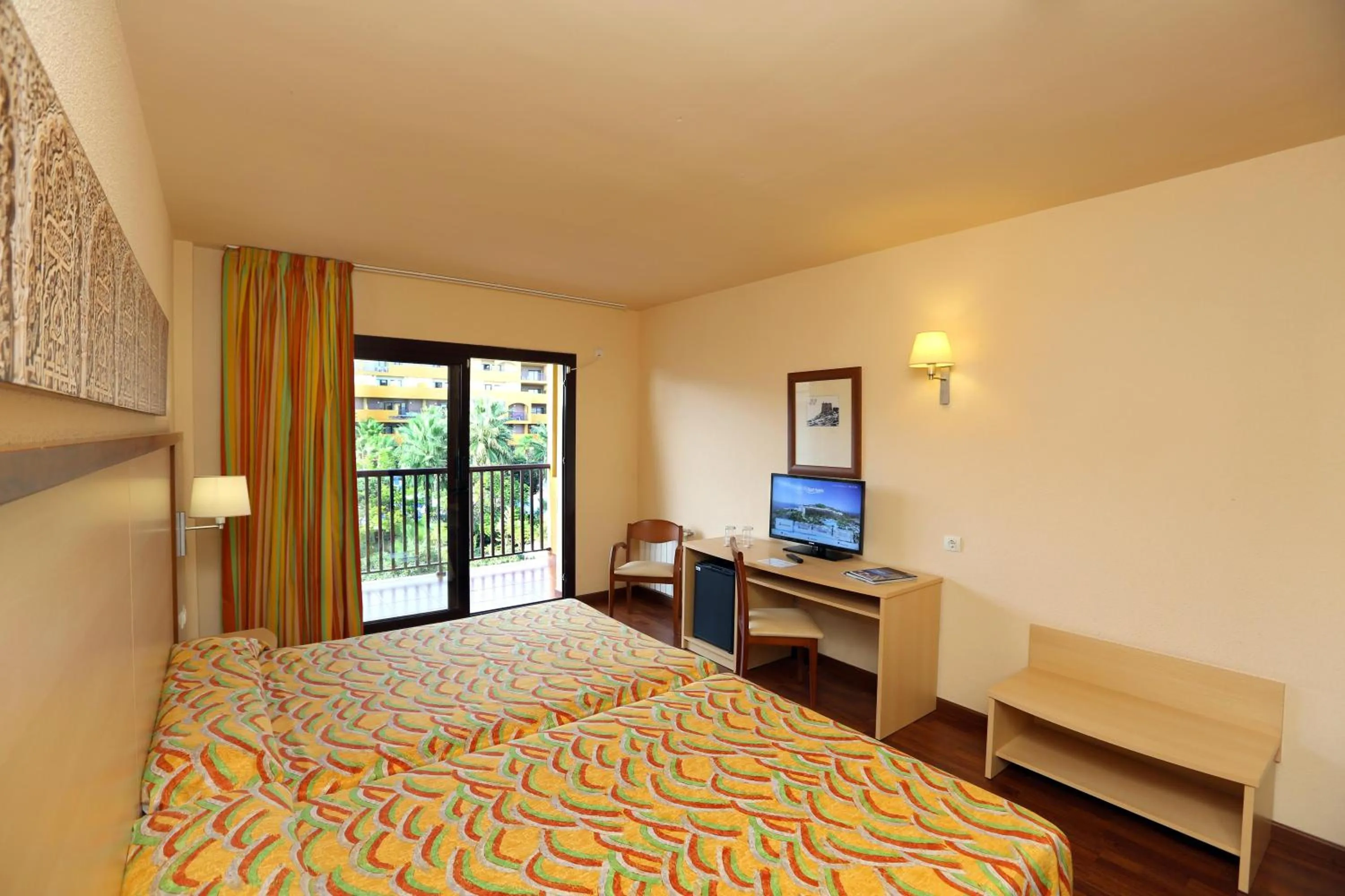 Photo of the whole room, Bed in Hotel Best Alcázar