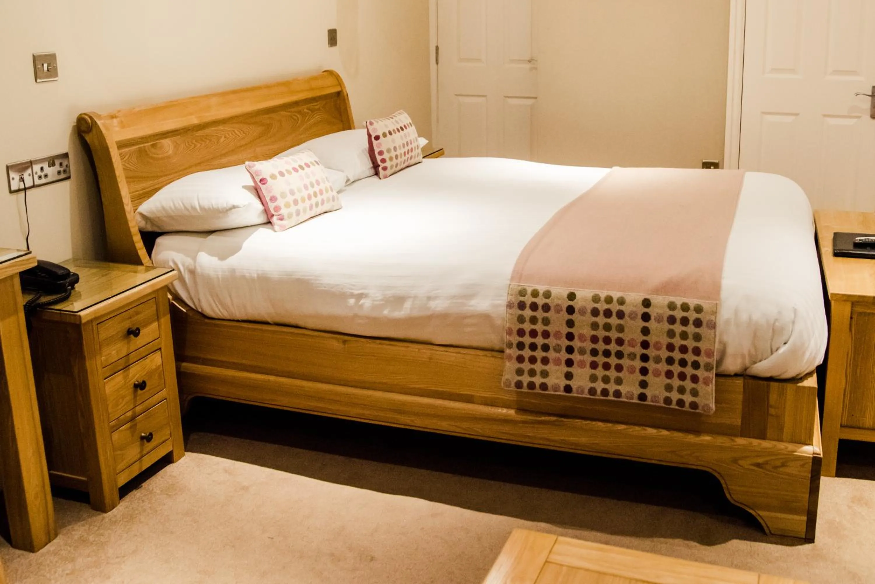 Bed in Gwesty'r Emlyn Hotel