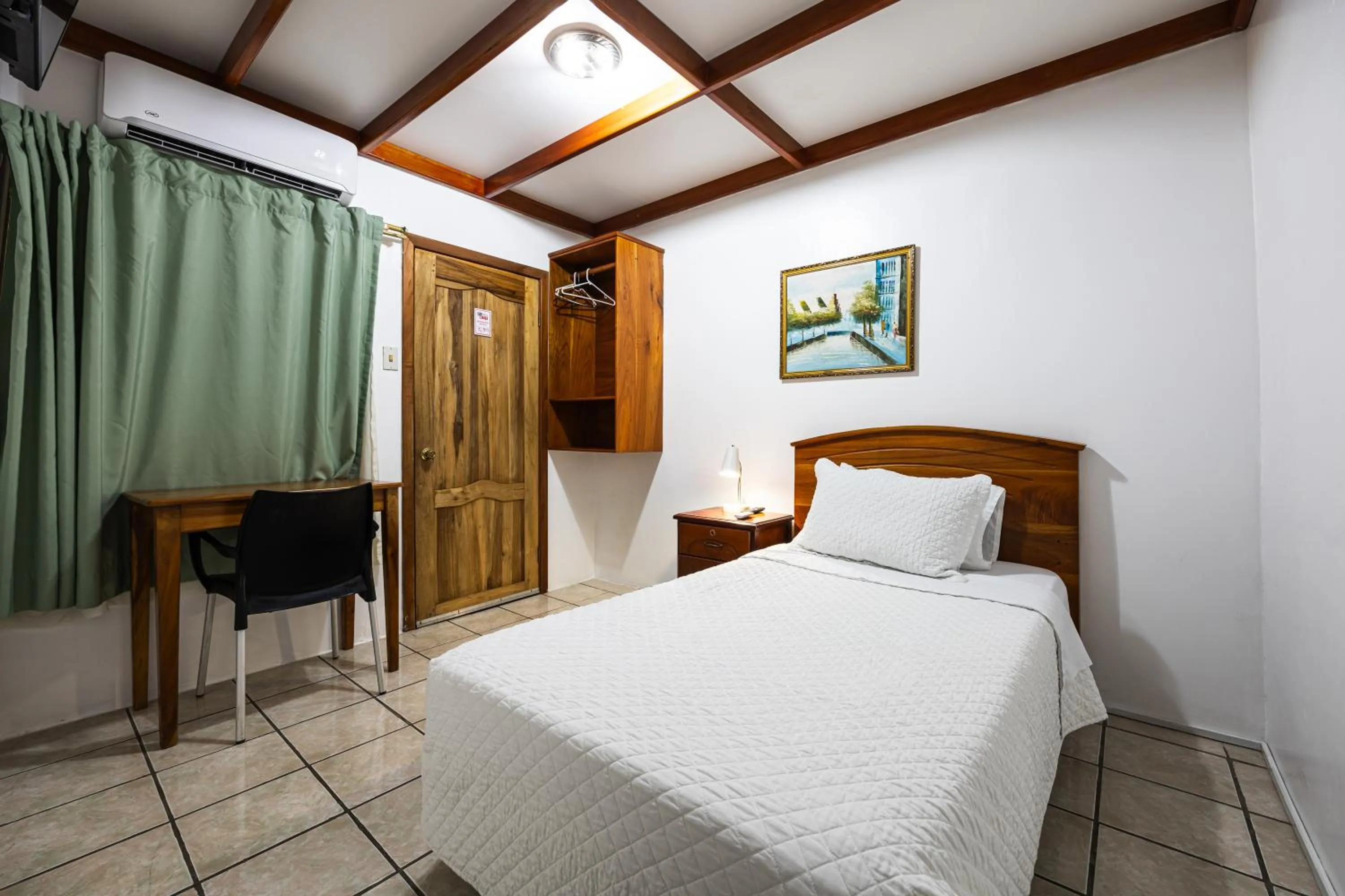 Bedroom, Bed in La Peregrina Galapagos B&B