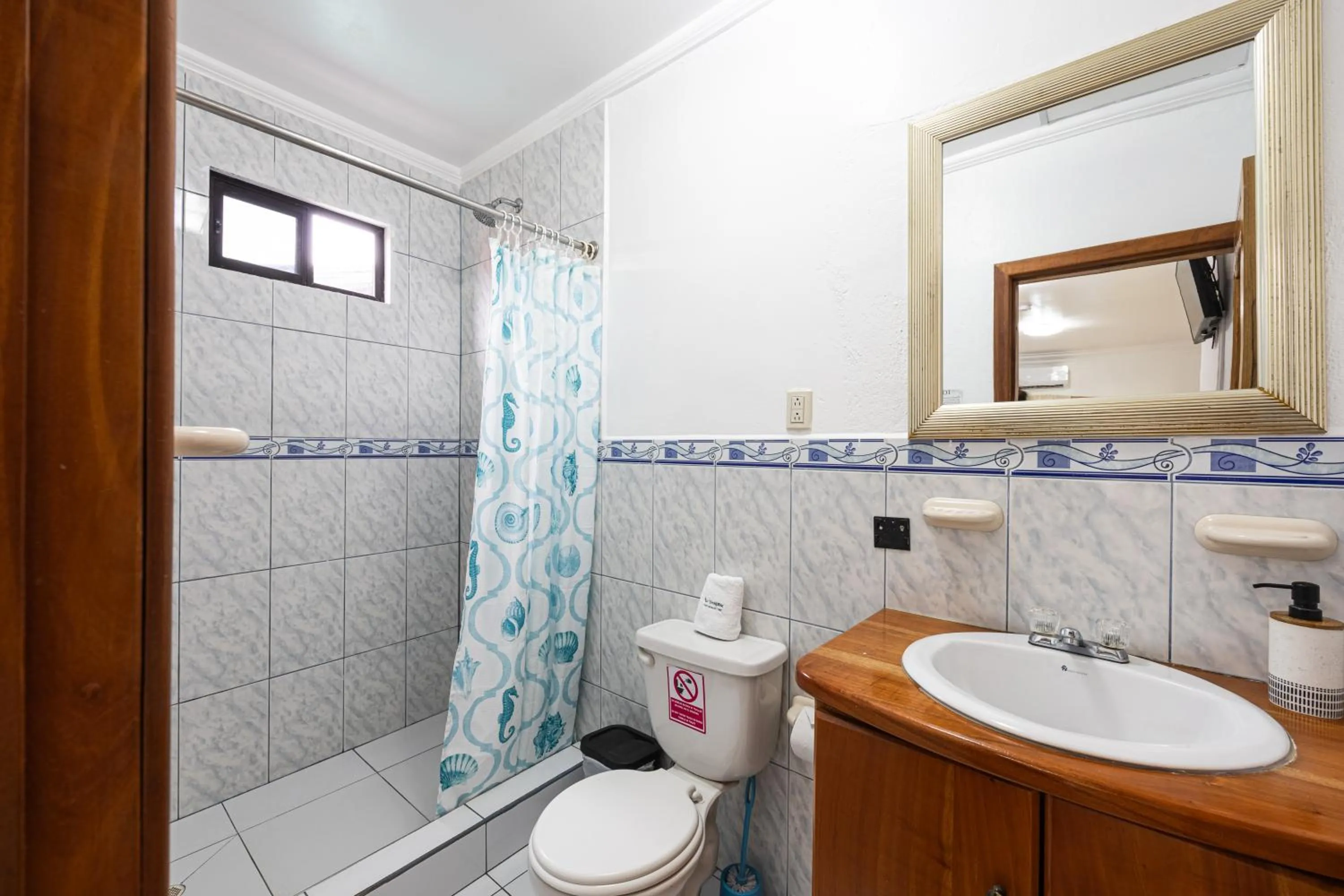 Shower in La Peregrina Galapagos B&B