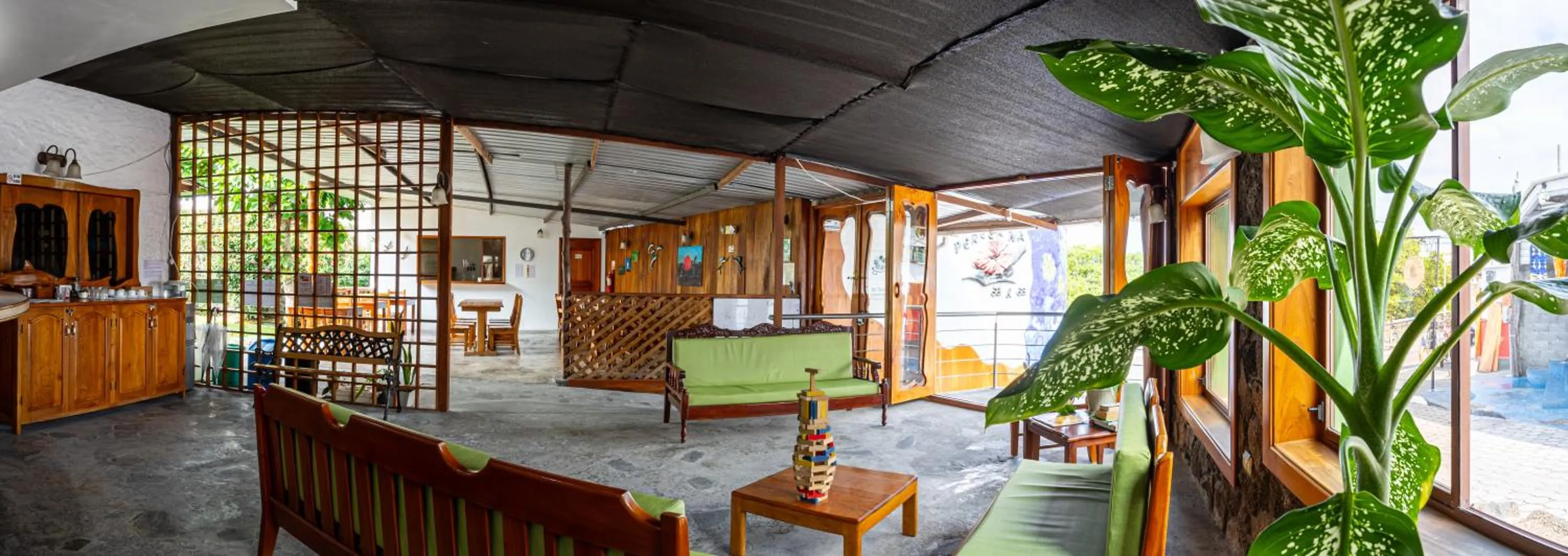 Lobby or reception in La Peregrina Galapagos B&B