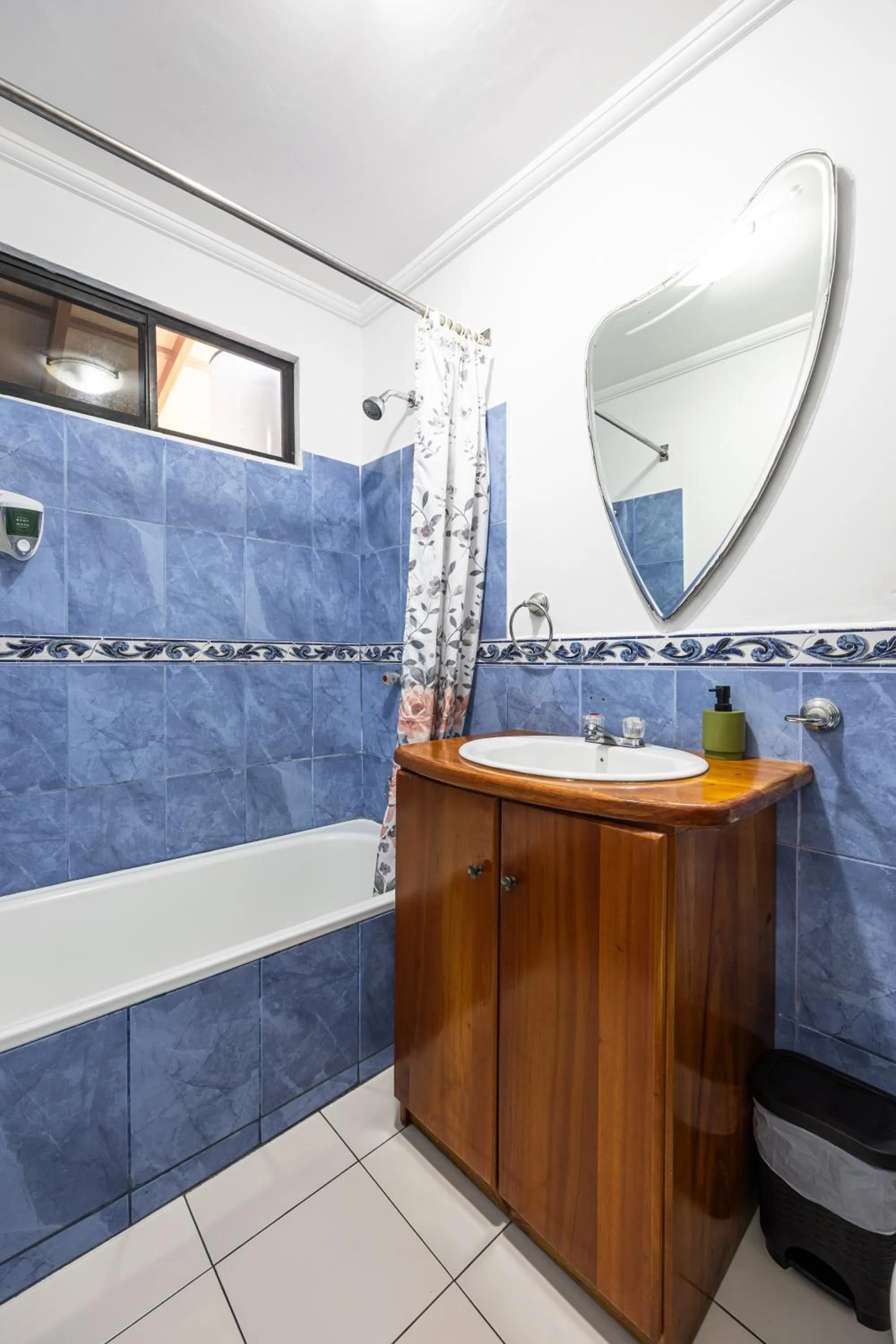 Bathroom in La Peregrina Galapagos B&B