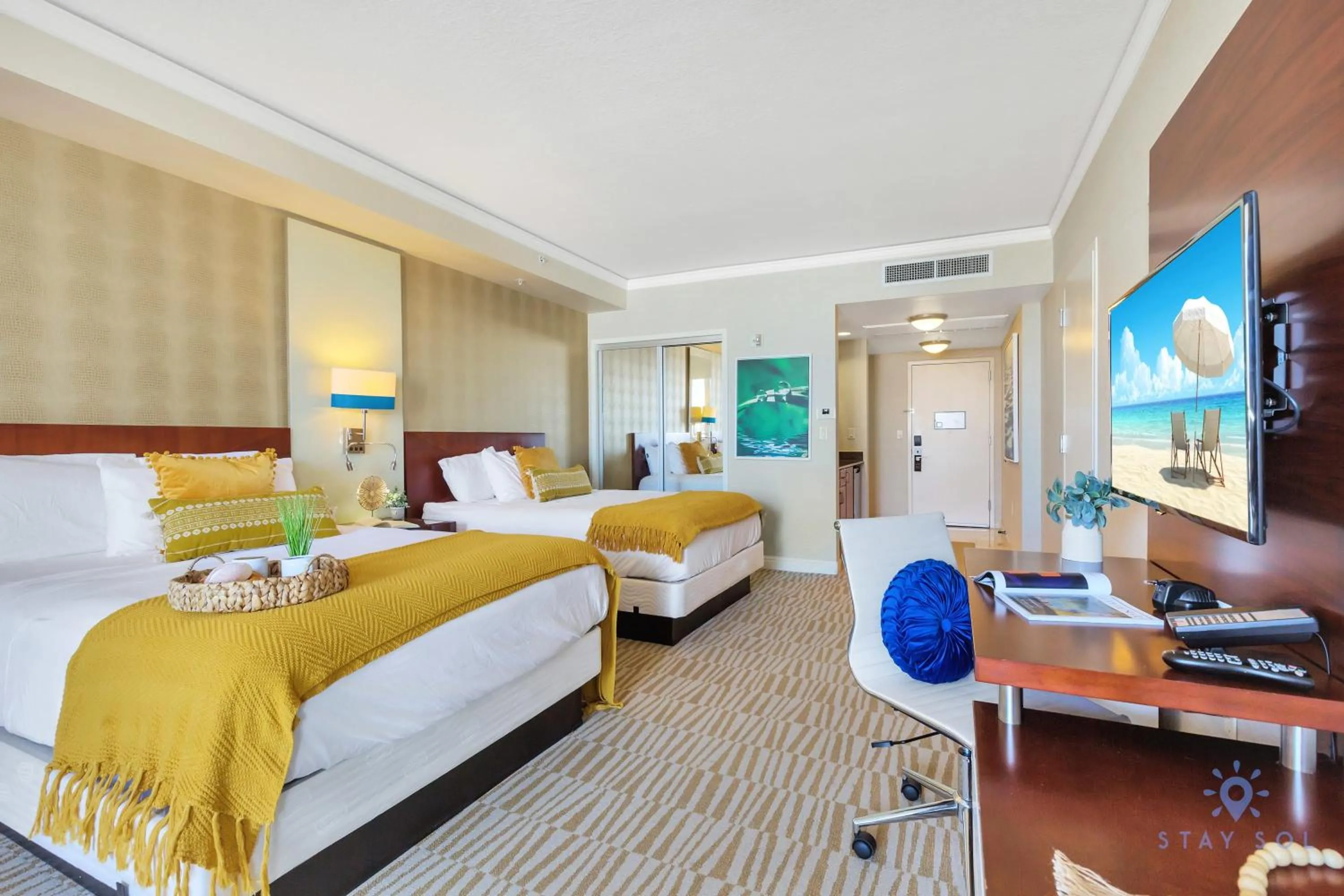 Bedroom, Bed in Deluxe Studio Balcony Bay View Amazing Pool