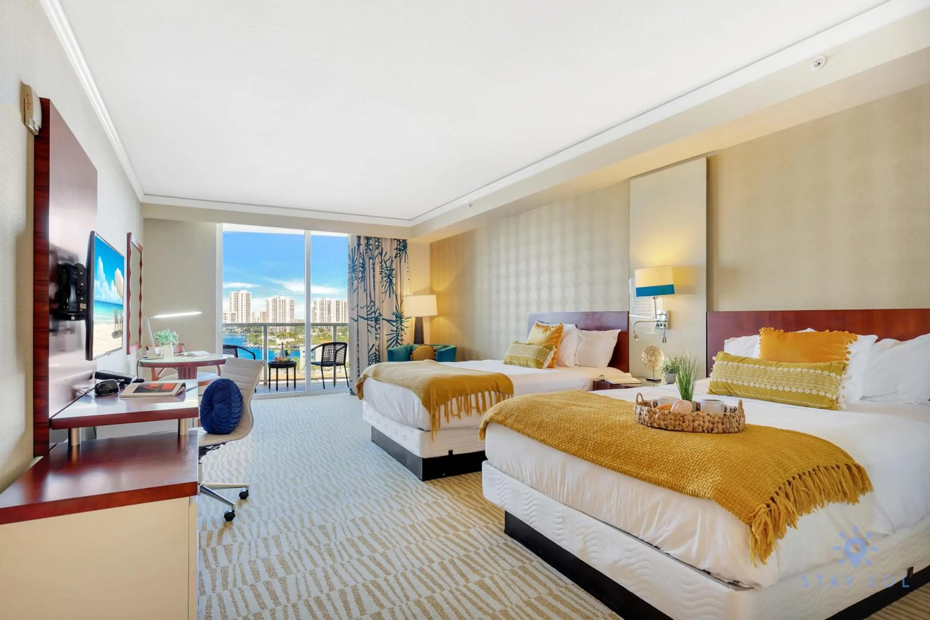 Bedroom, Bed in Deluxe Studio Balcony Bay View Amazing Pool