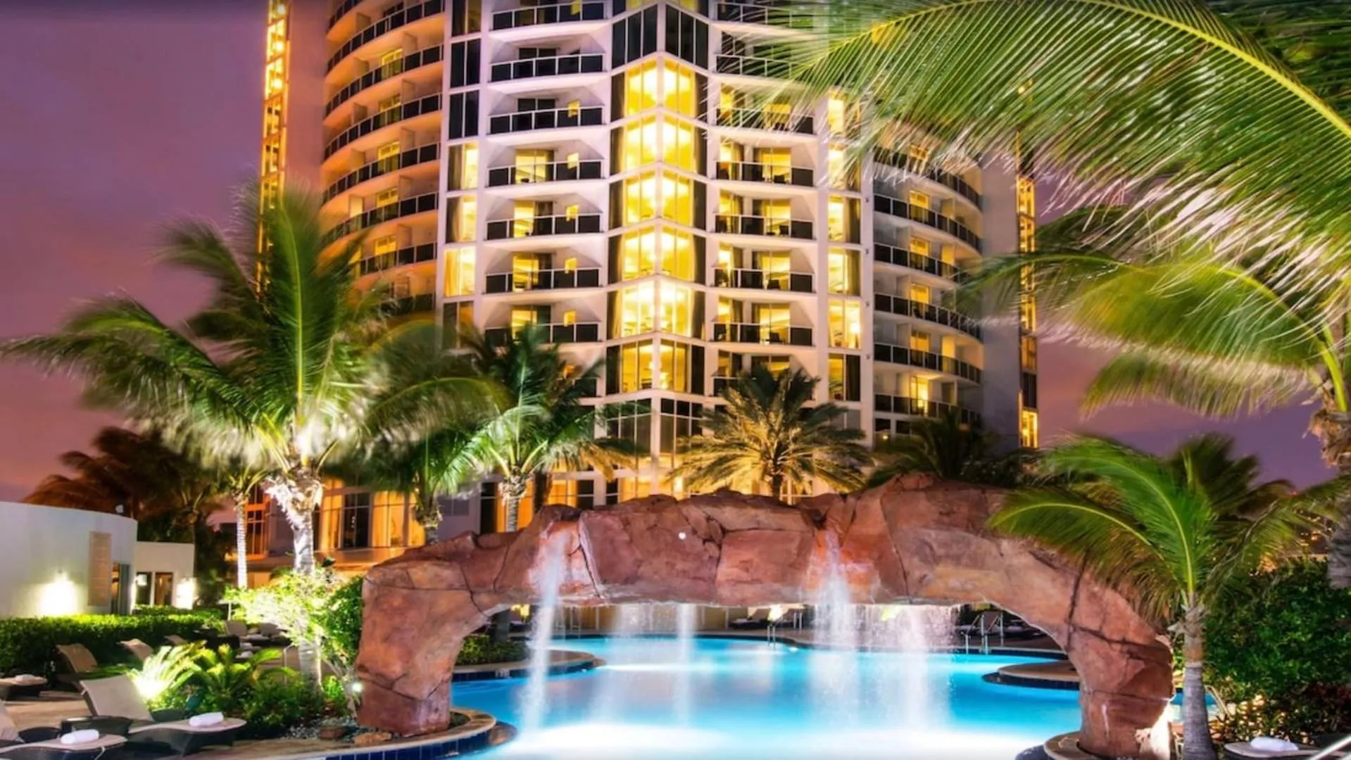 Property building in Deluxe Studio Balcony Bay View Amazing Pool