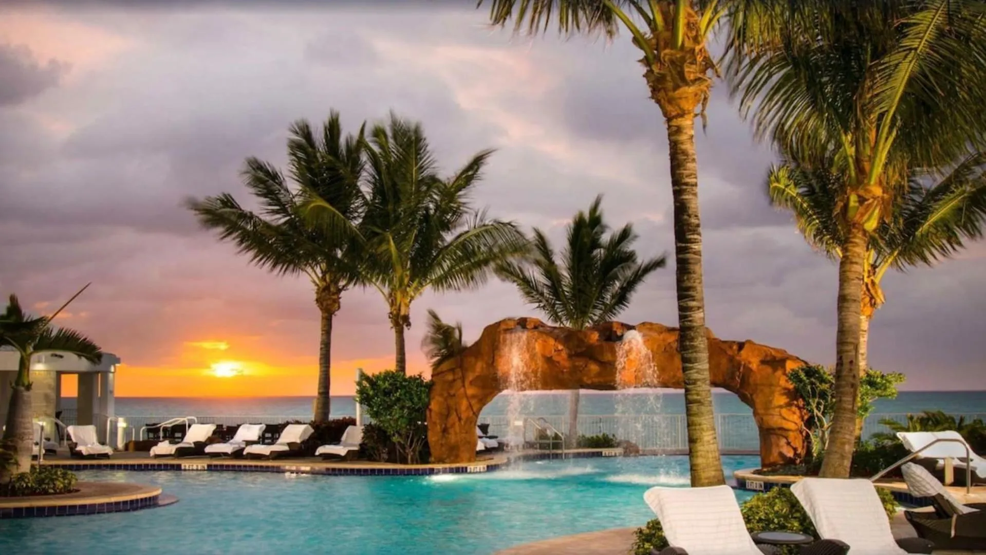 Swimming pool in Deluxe Studio Balcony Bay View Amazing Pool