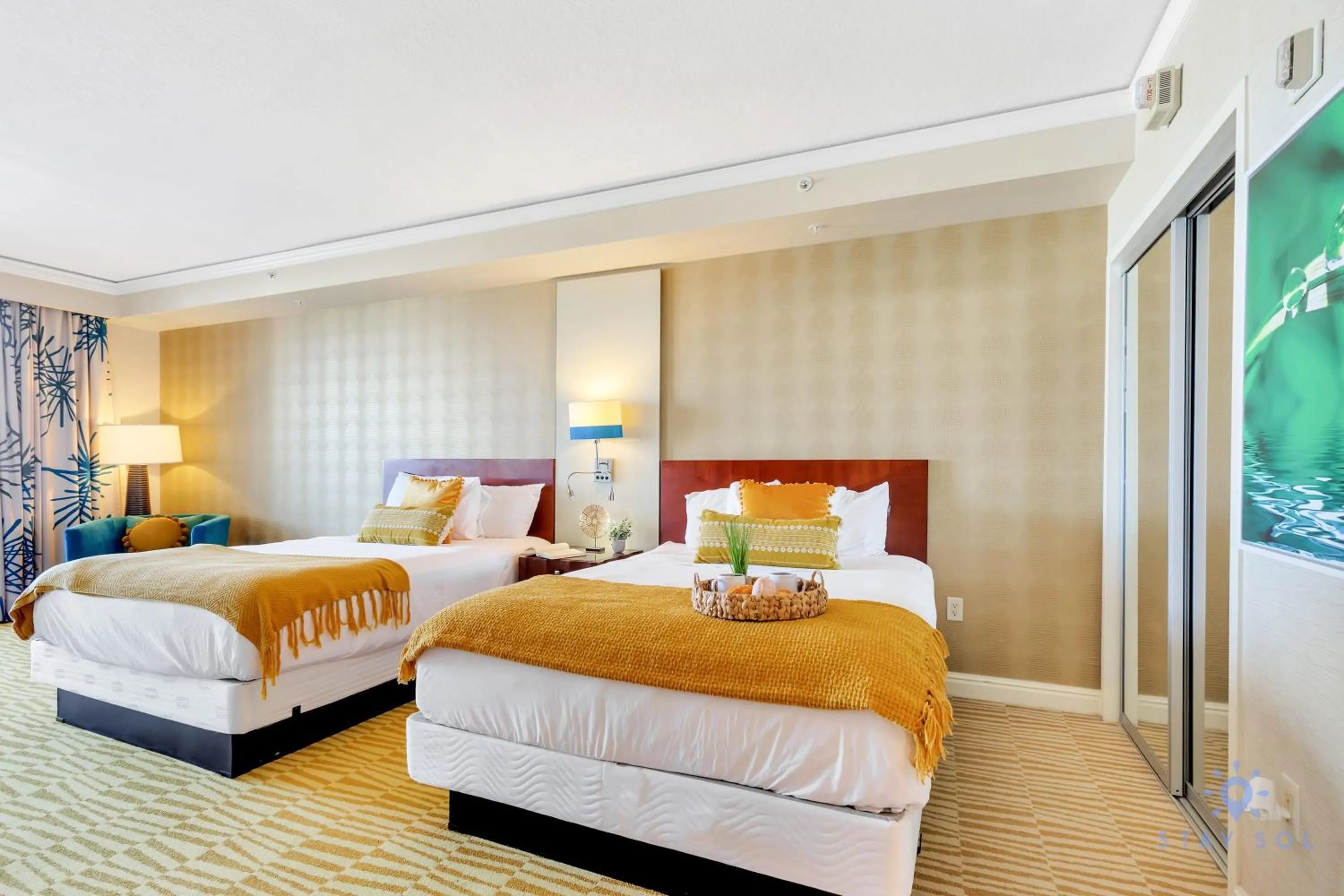 Bedroom, Bed in Deluxe Studio Balcony Bay View Amazing Pool