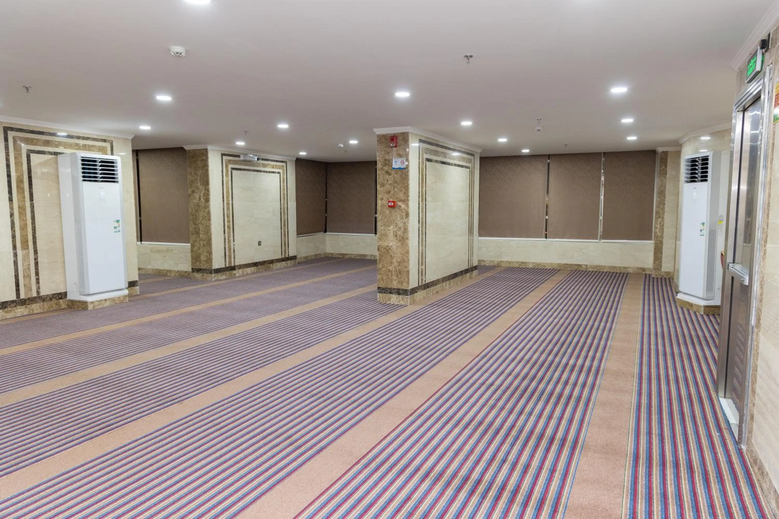 wardrobe in Mahd Al Resala 3 Hotel
