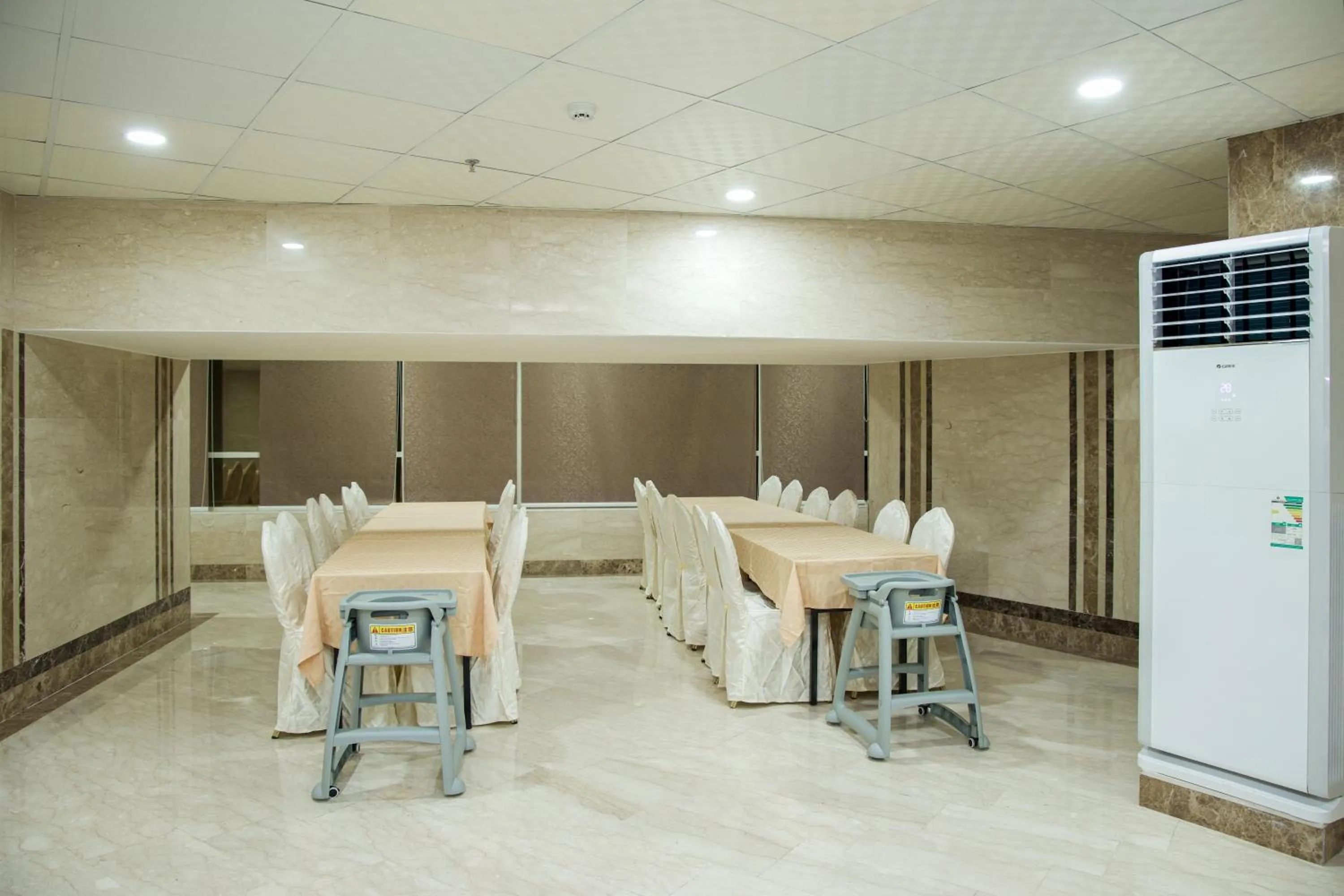 Restaurant/places to eat in Mahd Al Resala 3 Hotel