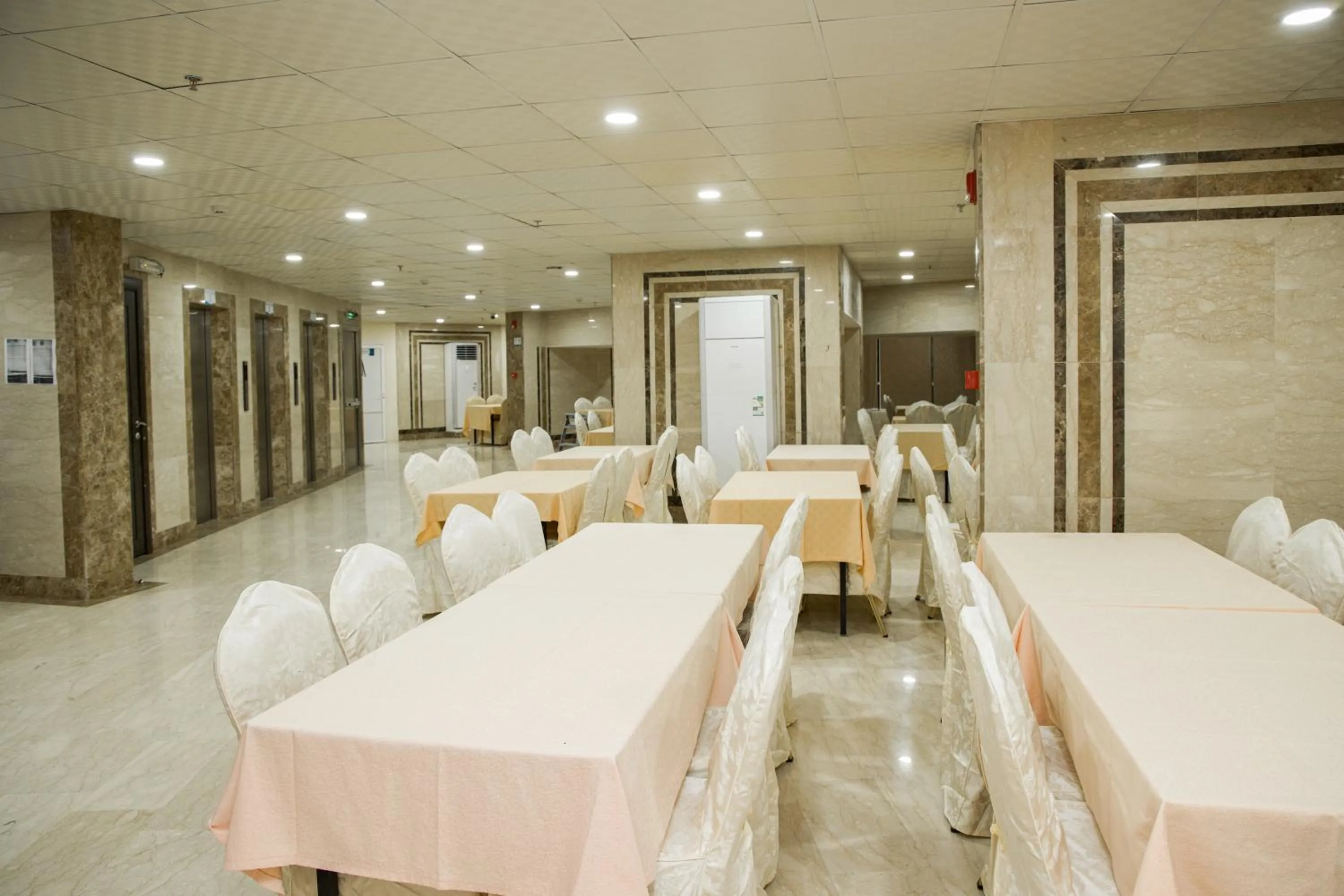 Restaurant/places to eat in Mahd Al Resala 3 Hotel