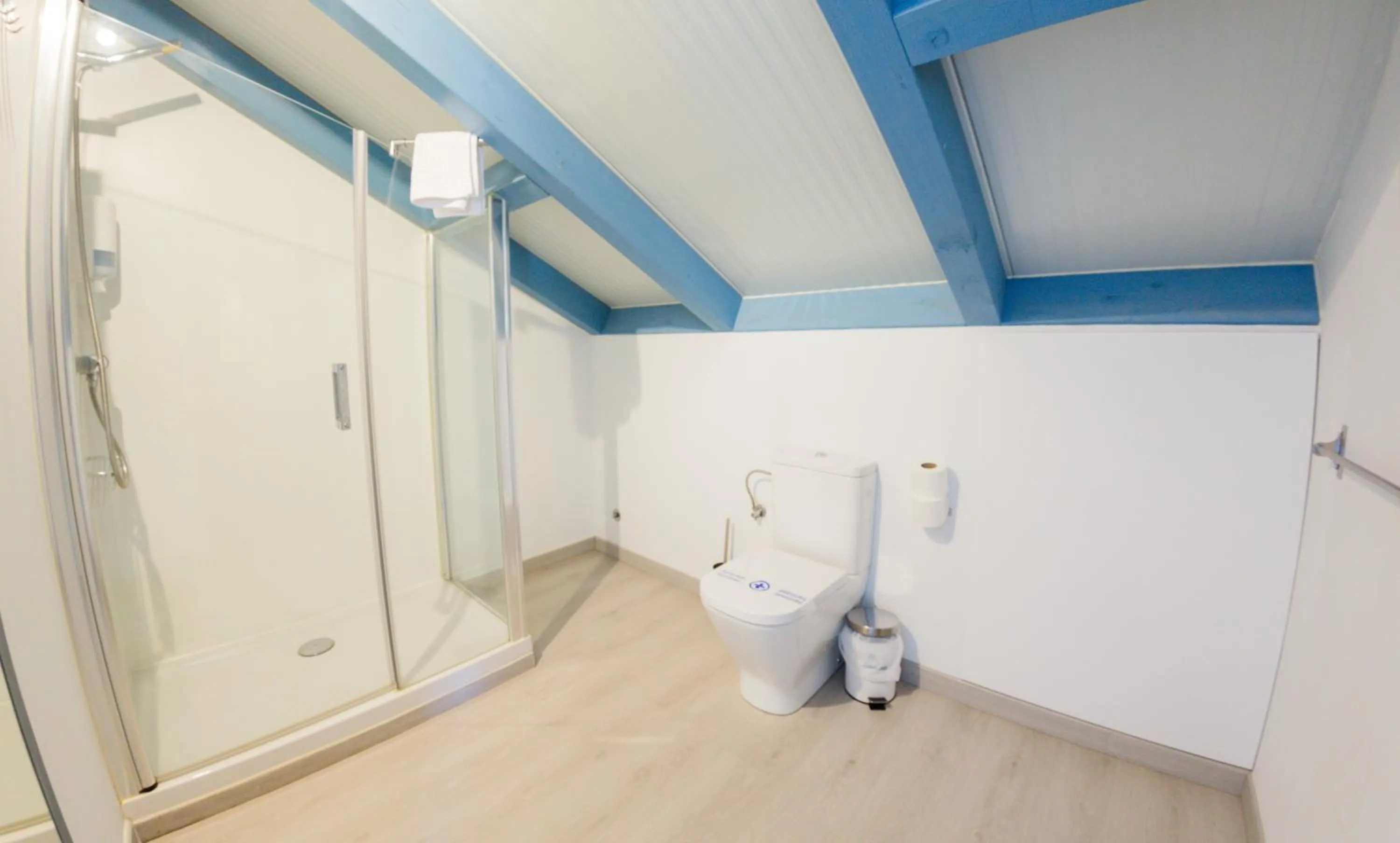 Shower in Hotel La Torre