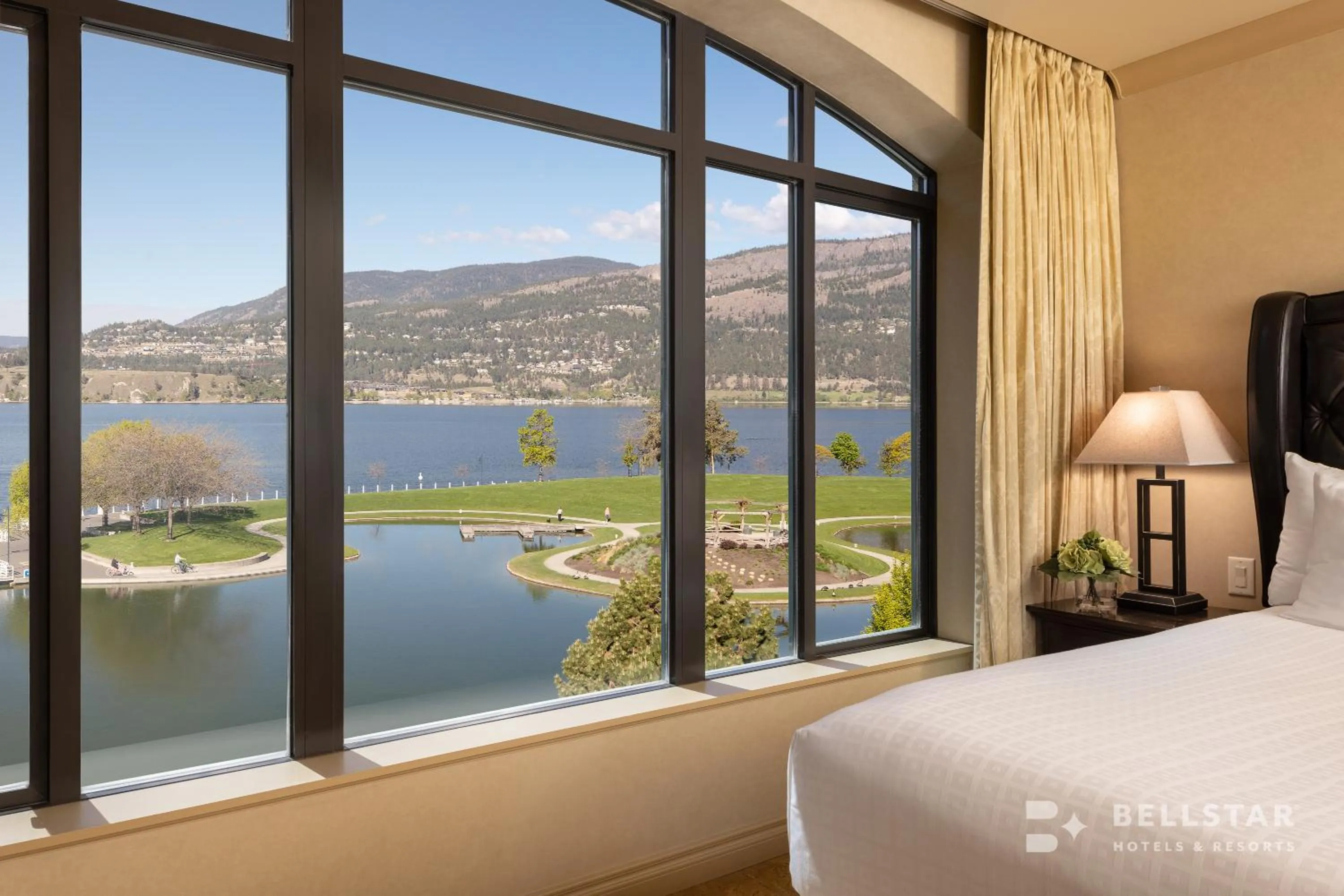 Bedroom, Bed in The Royal Kelowna - Bellstar Hotels & Resorts