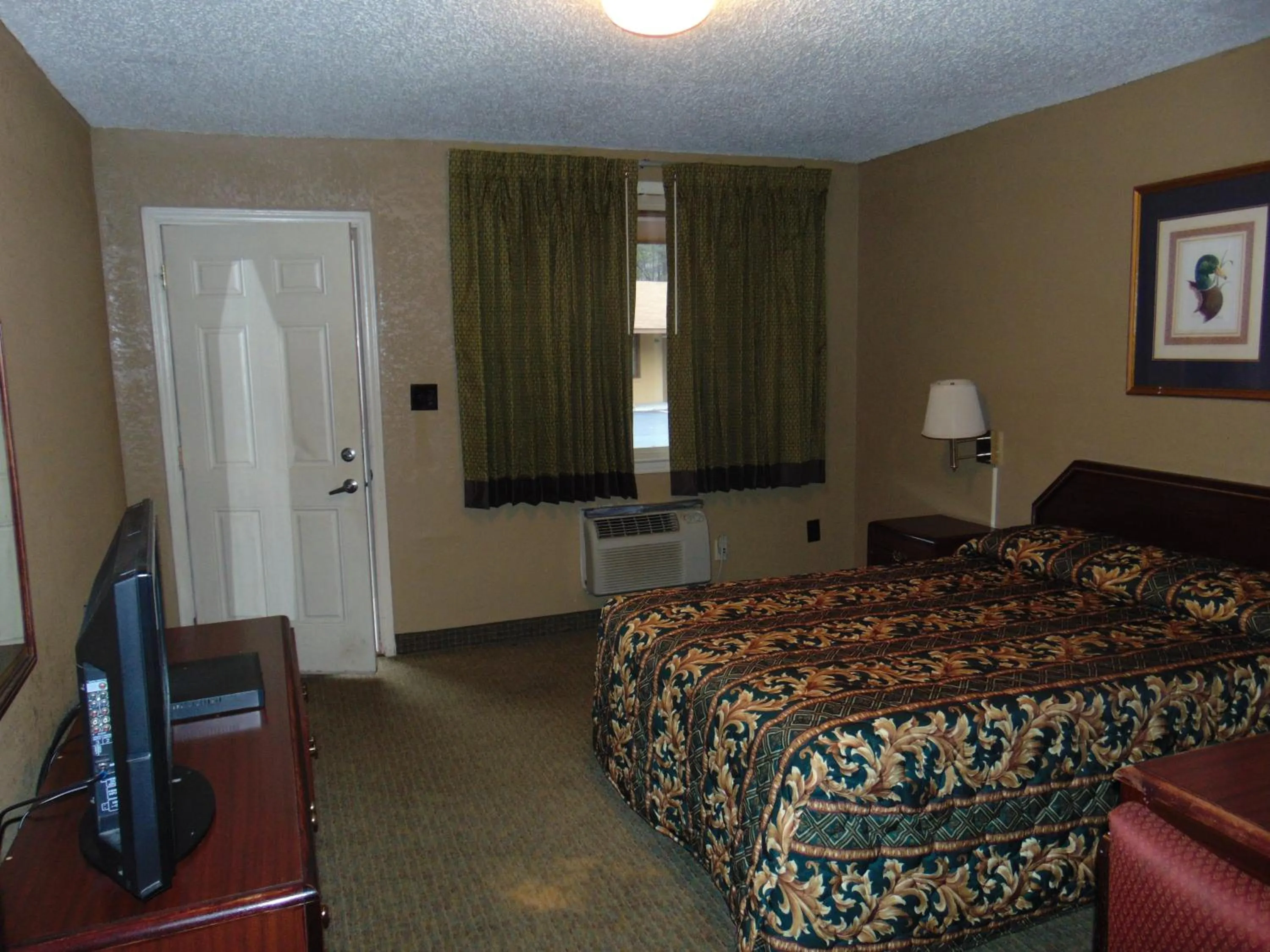 Bed in Westbrook Motel