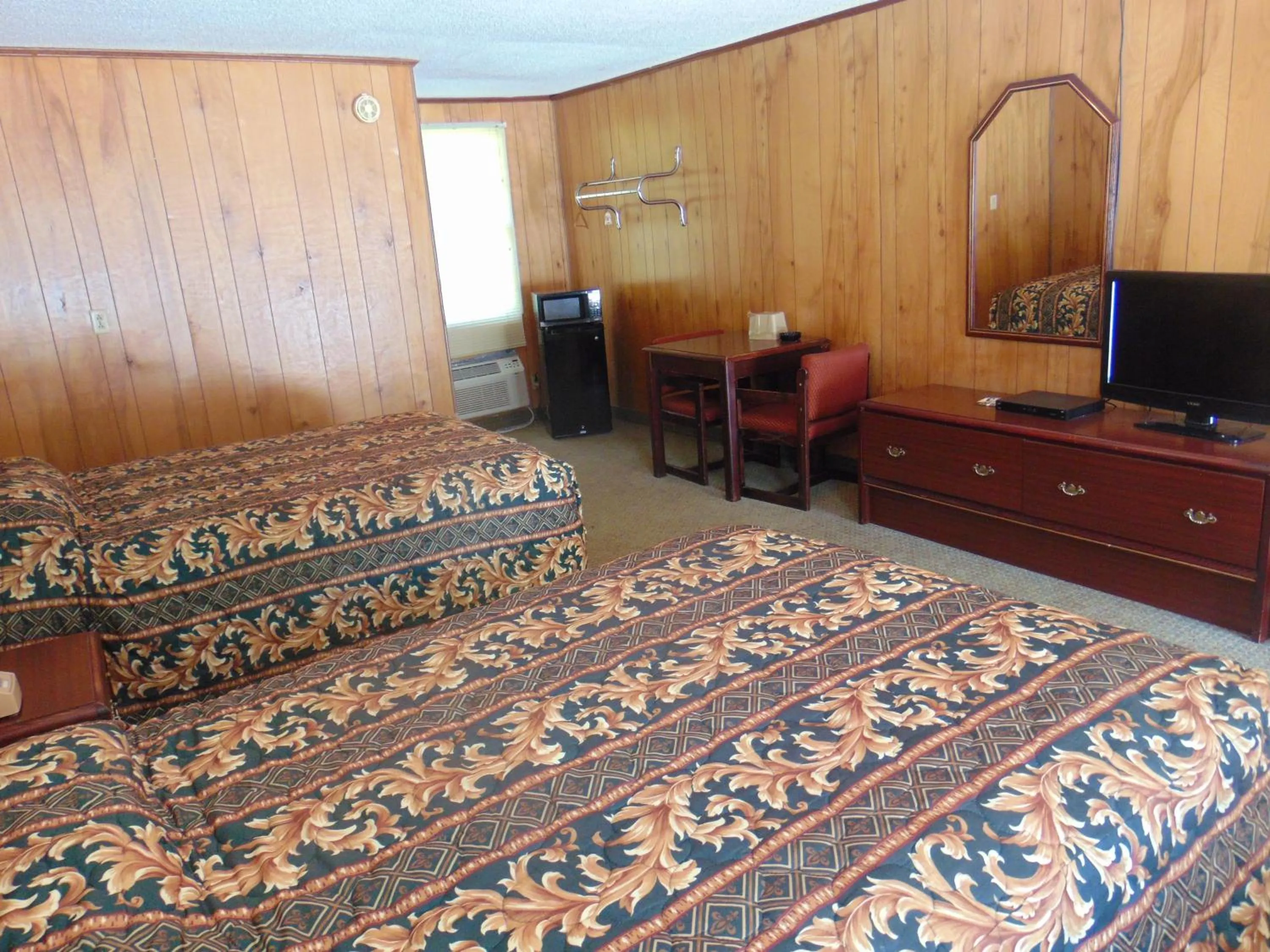 Bed in Westbrook Motel