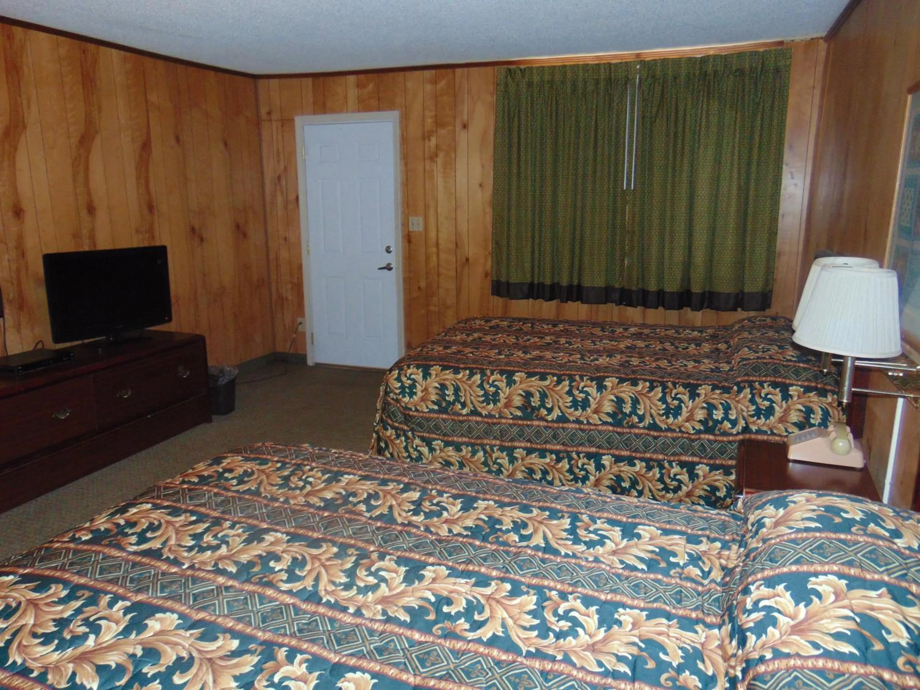 Bed in Westbrook Motel