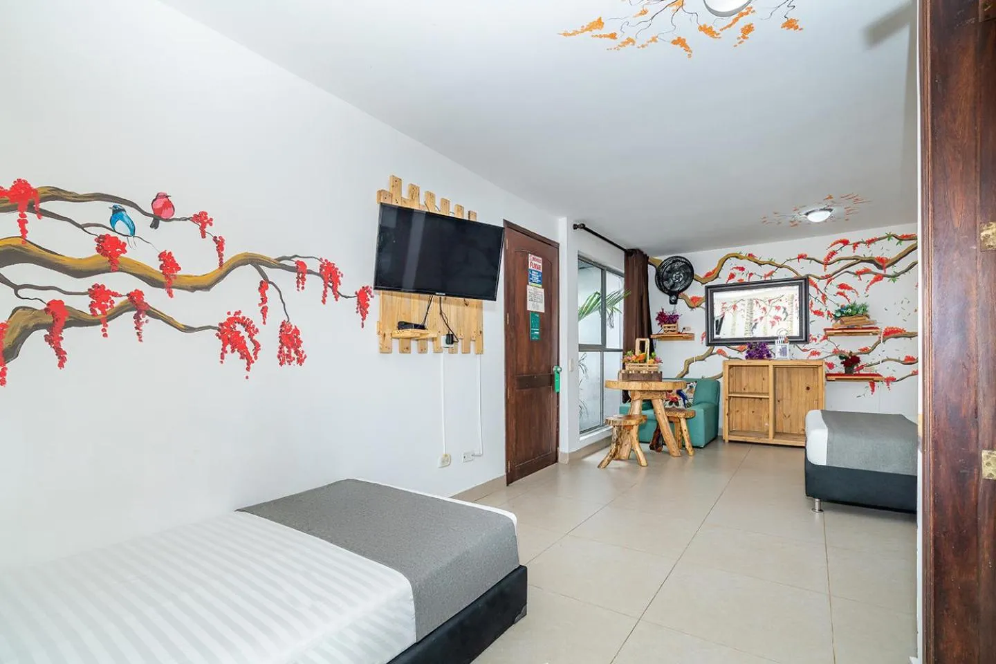 Photo of the whole room in Jardin de Provenza