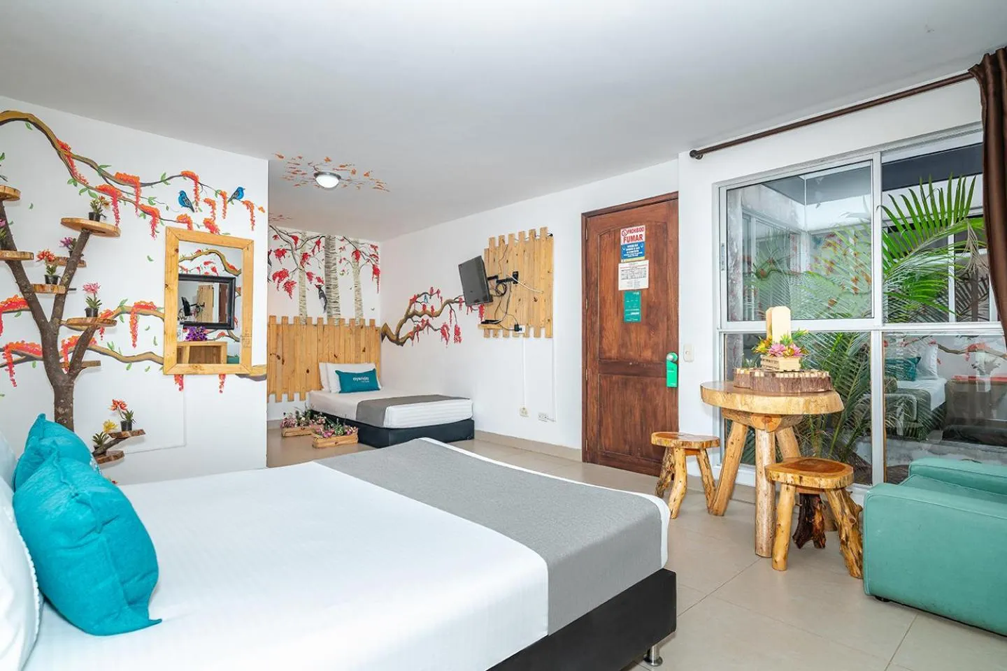 Photo of the whole room in Jardin de Provenza