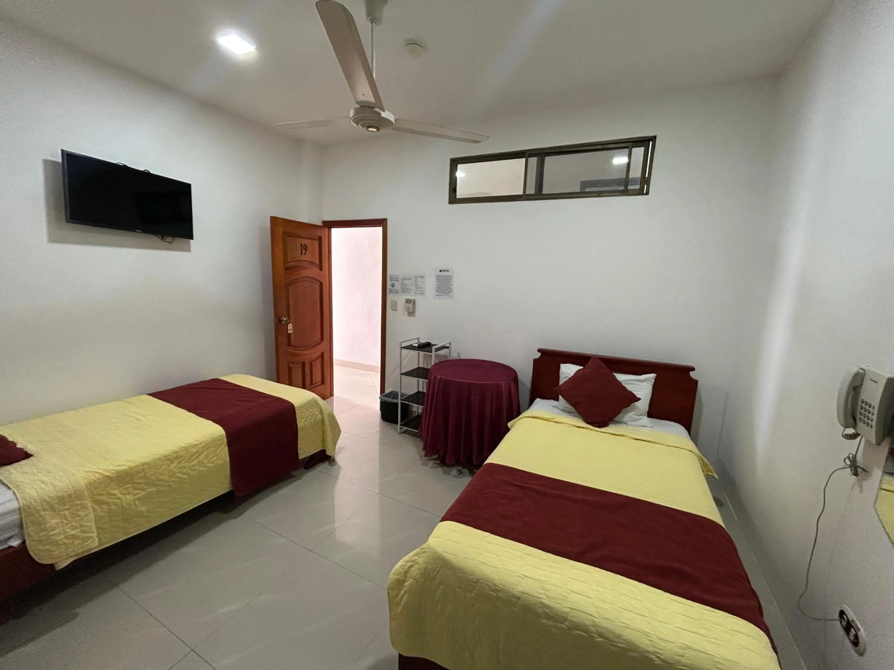 Bed in Hostal Sir Francis Drake