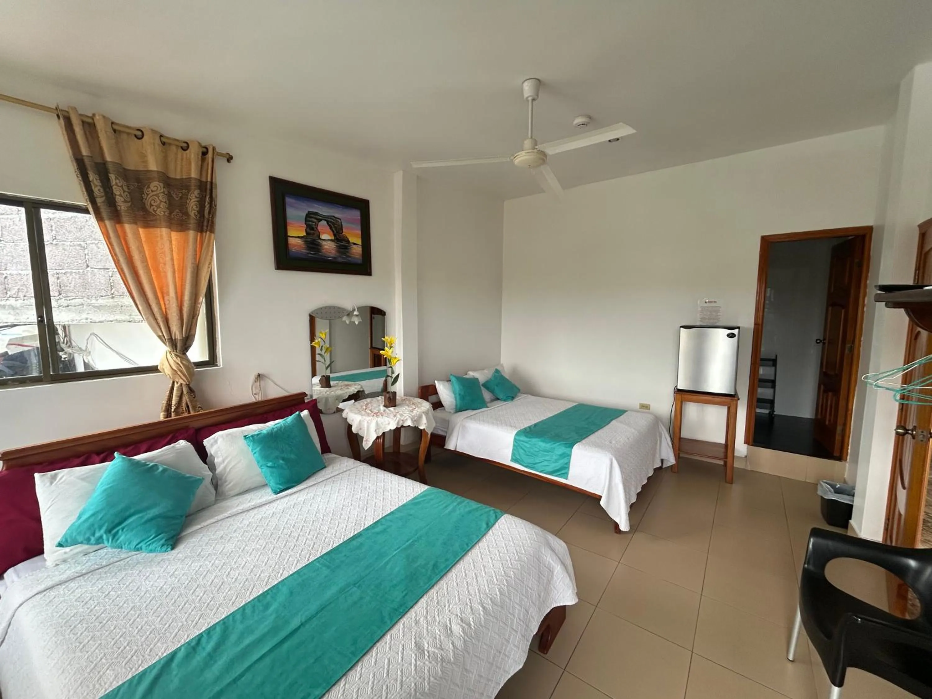 Bedroom, Bed in Hostal Sir Francis Drake