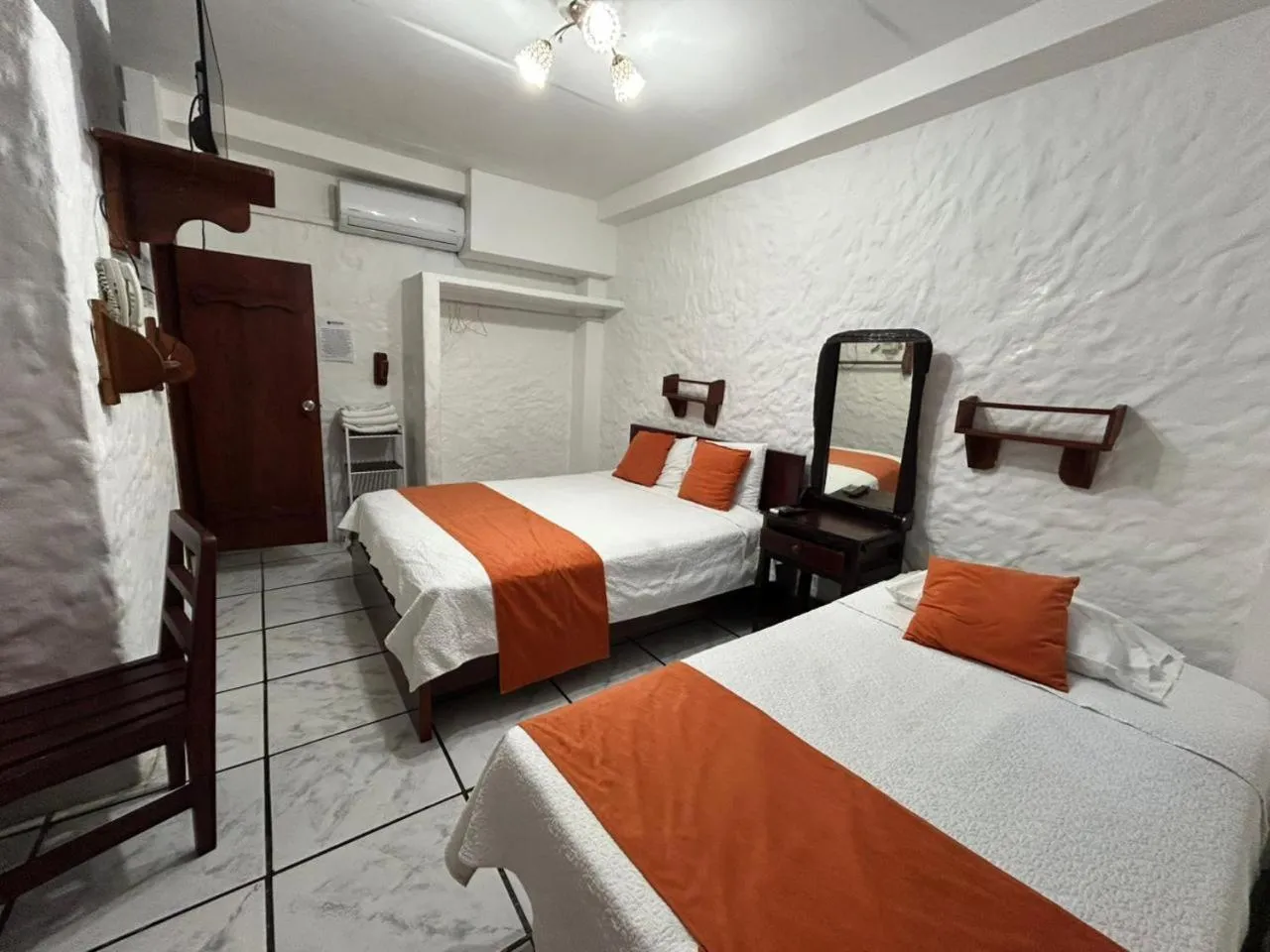 Bed in Hostal Sir Francis Drake