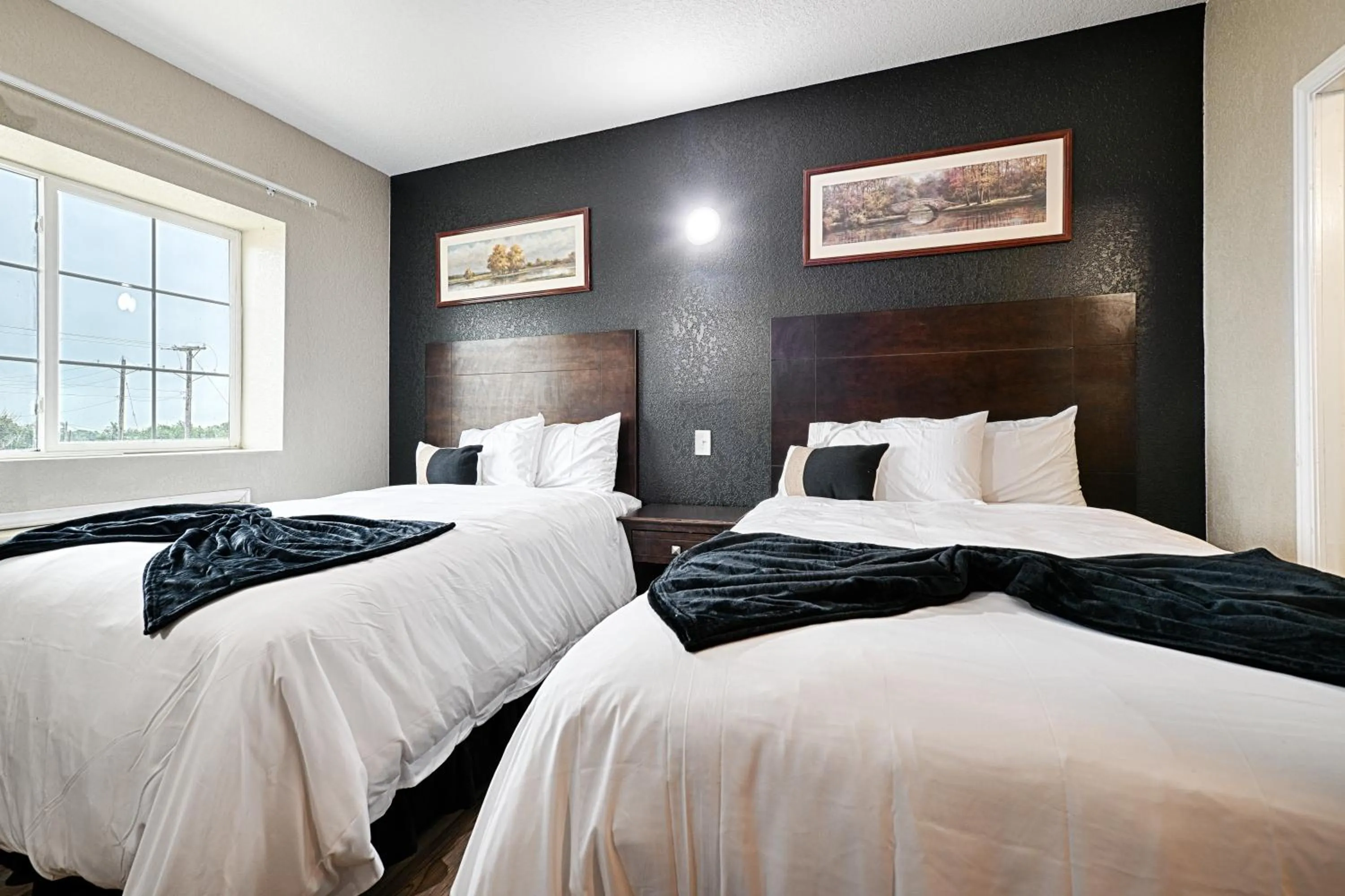 Bed in Hotel Dilley Grand