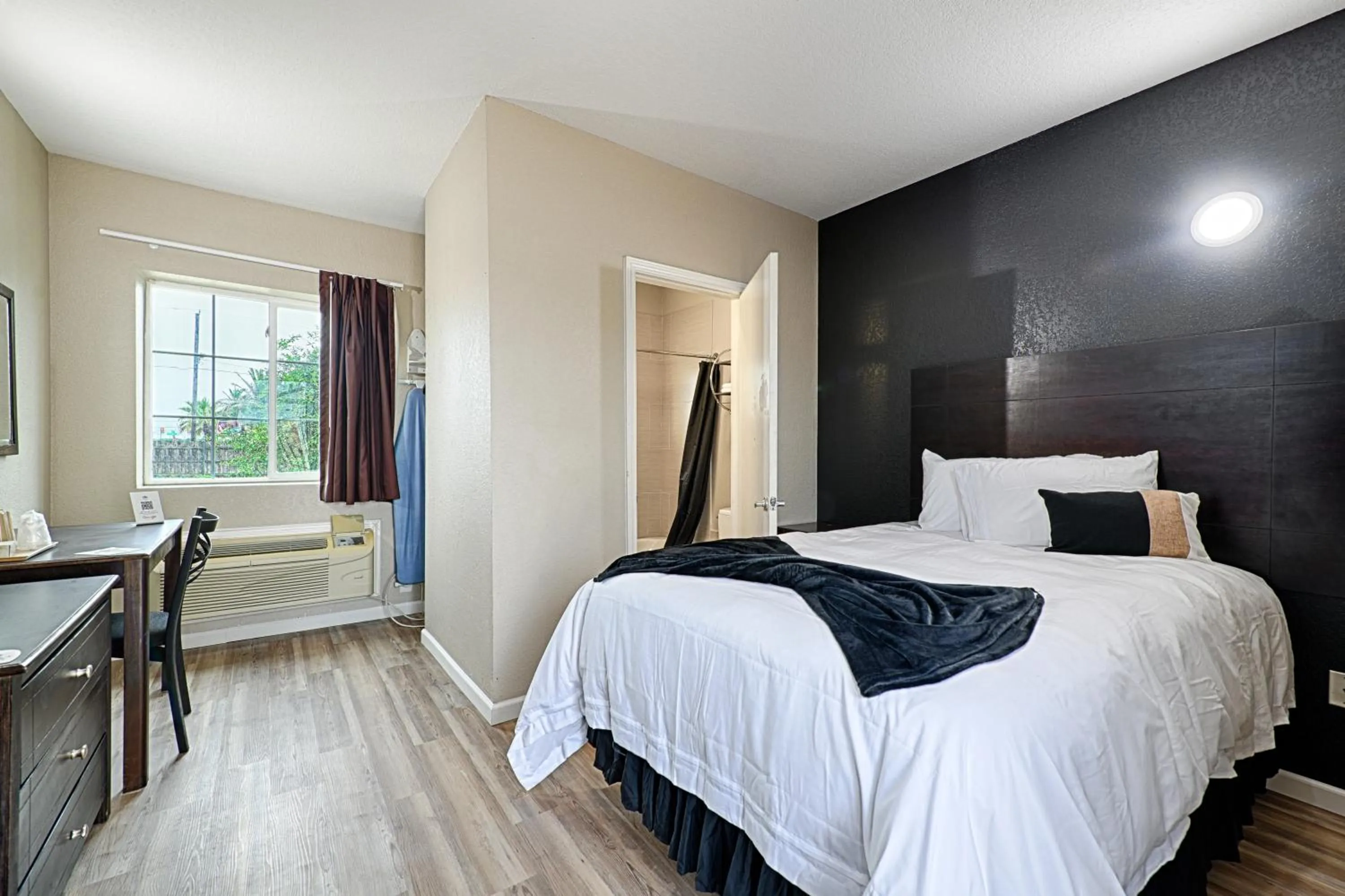 Bedroom, Bed in Hotel Dilley Grand