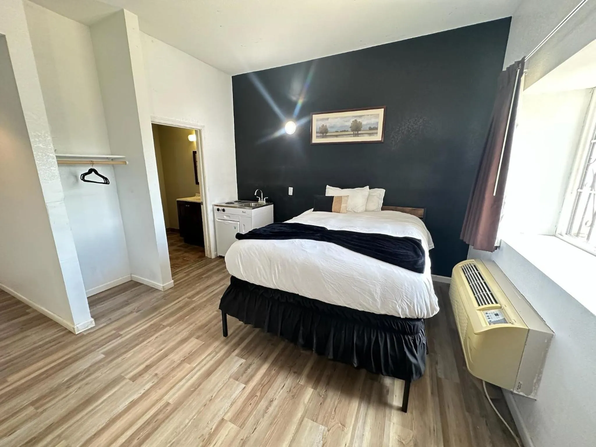 Bed in Hotel Dilley Grand