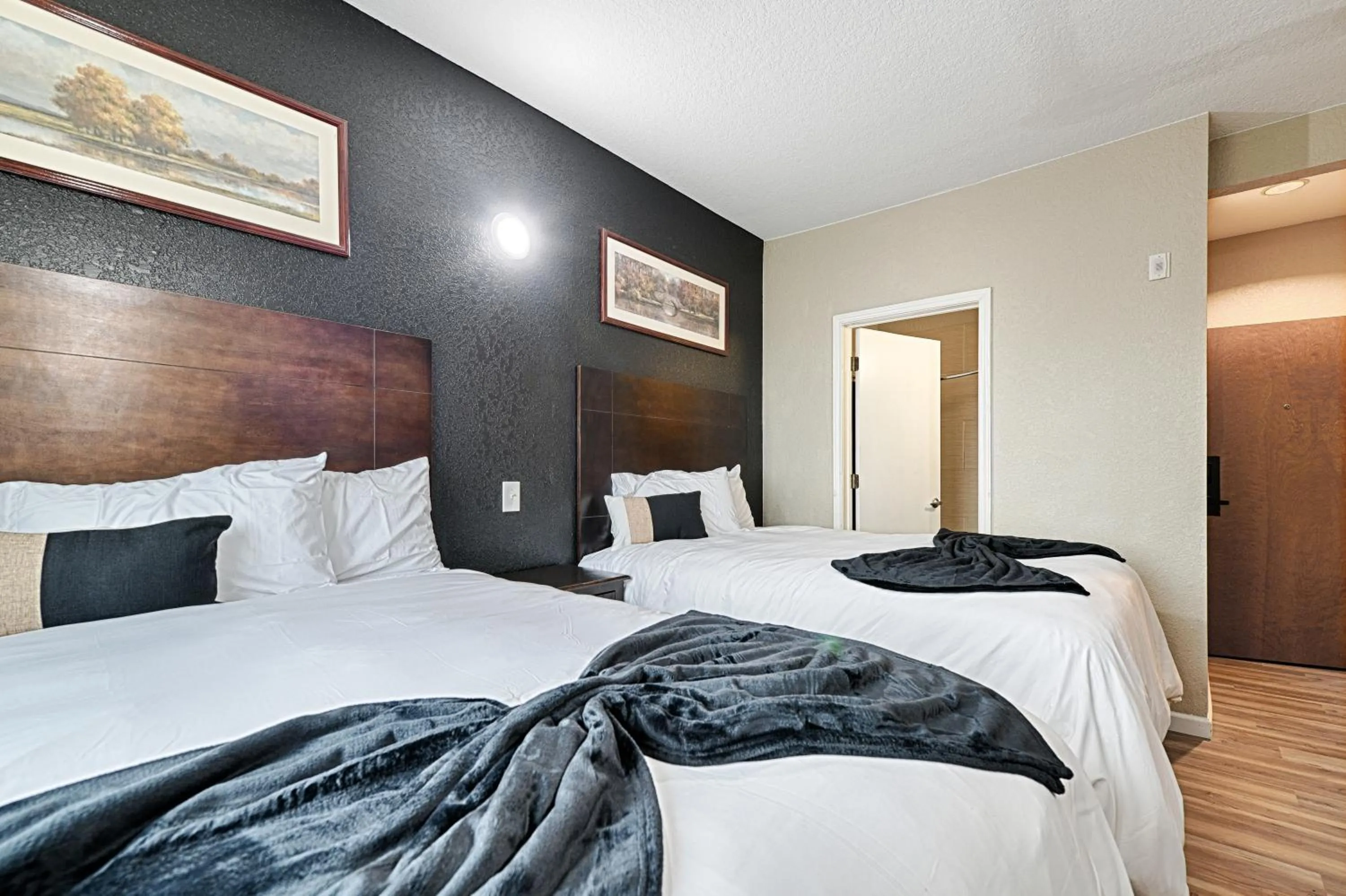 Bed in Hotel Dilley Grand