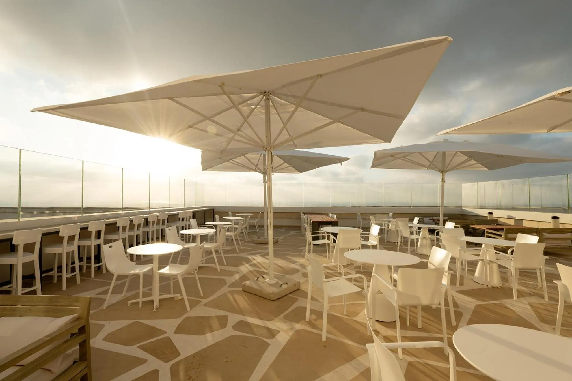 Restaurant/places to eat in Elma Hotel and Art Complex