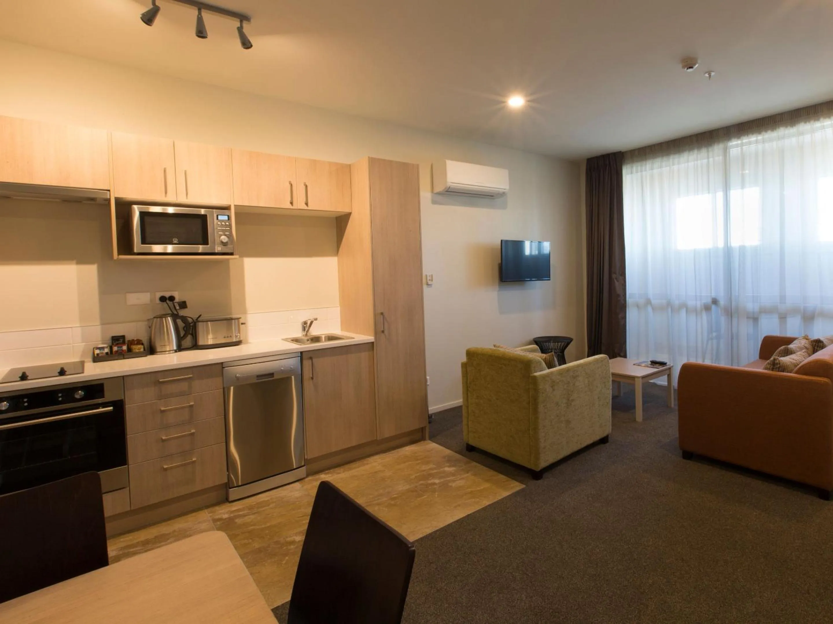 TV and multimedia in Ramada Suites by Wyndham Christchurch City